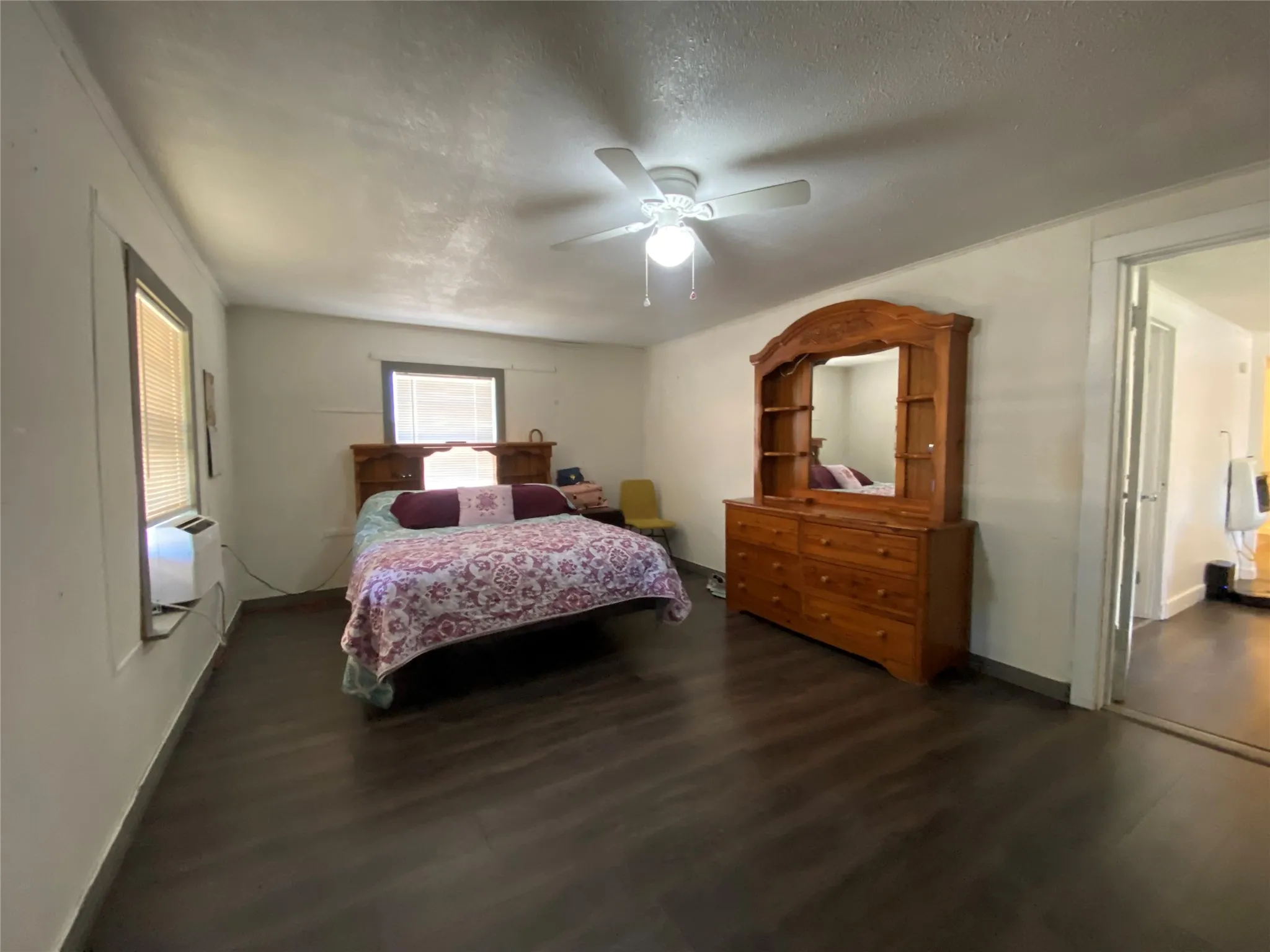 Single Family Residence For Sale in Knox County , 621 N Birch Avenue, Munday, Texas 76371, 4 Bedroom, 2 Bathroom, Garage spaces, 1,188 Sqft, built in 1940, mls#21359850, Real Estate Agent in Munday, Homes For Sale in Knox county, Homes For Sale in Munday, Realtor in Munday Texas, Real Estate Brokerage Independent Realty Texas, Luminita Cordes Realtor