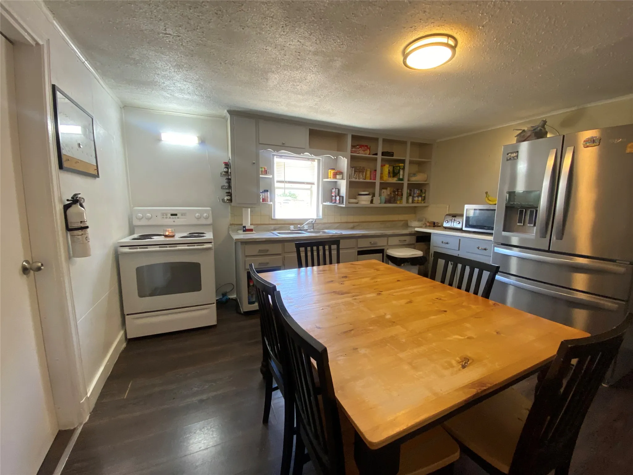 Single Family Residence For Sale in Knox County , 621 N Birch Avenue, Munday, Texas 76371, 4 Bedroom, 2 Bathroom, Garage spaces, 1,188 Sqft, built in 1940, mls#21359850, Real Estate Agent in Munday, Homes For Sale in Knox county, Homes For Sale in Munday, Realtor in Munday Texas, Real Estate Brokerage Independent Realty Texas, Luminita Cordes Realtor