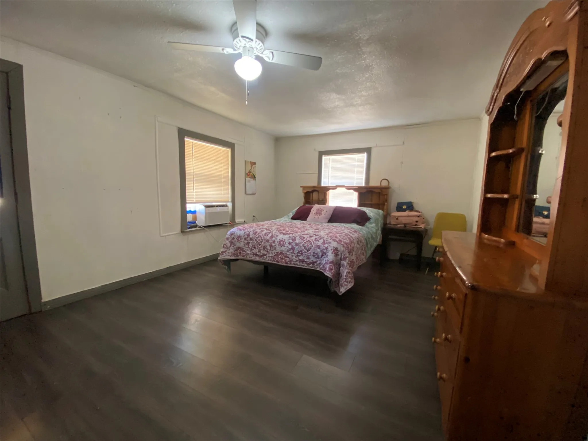 Single Family Residence For Sale in Knox County , 621 N Birch Avenue, Munday, Texas 76371, 4 Bedroom, 2 Bathroom, Garage spaces, 1,188 Sqft, built in 1940, mls#21359850, Real Estate Agent in Munday, Homes For Sale in Knox county, Homes For Sale in Munday, Realtor in Munday Texas, Real Estate Brokerage Independent Realty Texas, Luminita Cordes Realtor