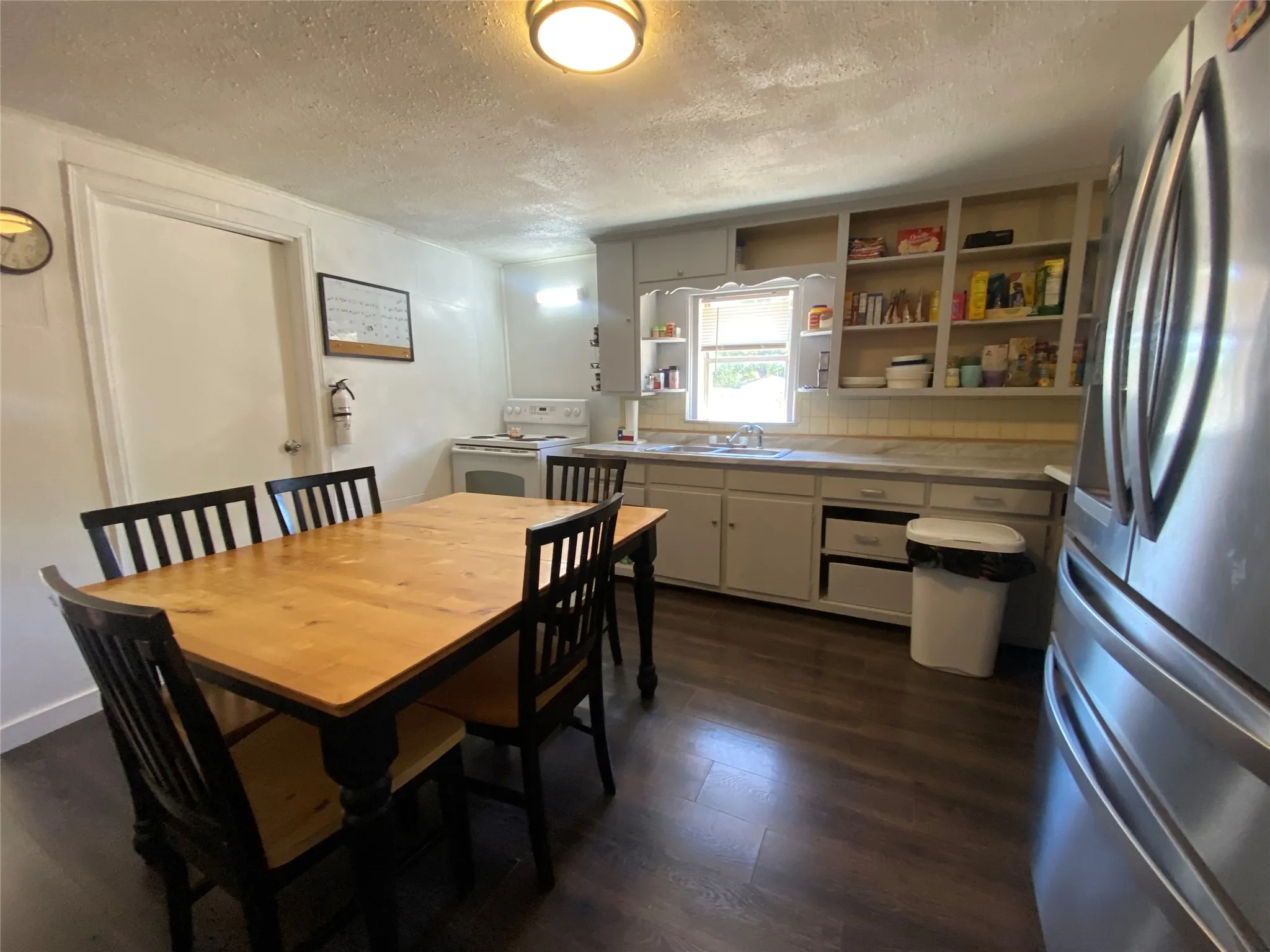 Single Family Residence For Sale in Knox County , 621 N Birch Avenue, Munday, Texas 76371, 4 Bedroom, 2 Bathroom, Garage spaces, 1,188 Sqft, built in 1940, mls#21359850, Real Estate Agent in Munday, Homes For Sale in Knox county, Homes For Sale in Munday, Realtor in Munday Texas, Real Estate Brokerage Independent Realty Texas, Luminita Cordes Realtor