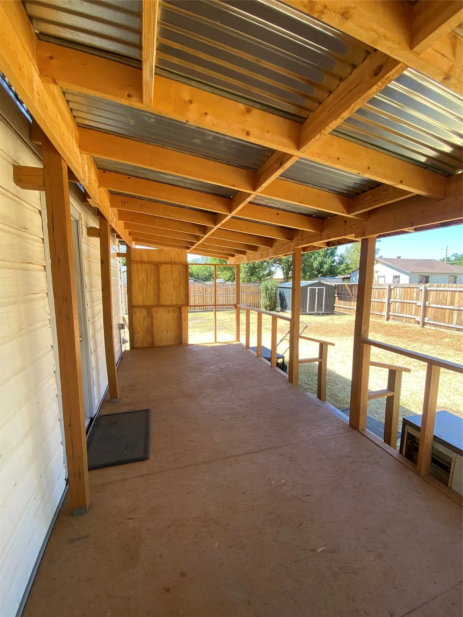 Single Family Residence For Sale in Knox County , 621 N Birch Avenue, Munday, Texas 76371, 4 Bedroom, 2 Bathroom, Garage spaces, 1,188 Sqft, built in 1940, mls#21359850, Real Estate Agent in Munday, Homes For Sale in Knox county, Homes For Sale in Munday, Realtor in Munday Texas, Real Estate Brokerage Independent Realty Texas, Luminita Cordes Realtor