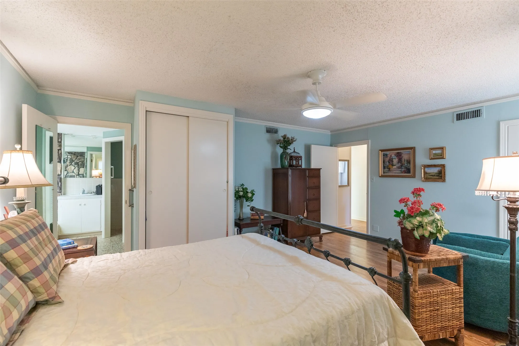 Single Family Residence For Sale in Taylor County , 1334 Santos Street, Abilene, Texas 79605, 4 Bedroom, 4 Bathroom, 2 Garage spaces, 3,108 Sqft, built in 1950, mls#21359776, Real Estate Agent in Abilene, Homes For Sale in Taylor county, Homes For Sale in Abilene, Realtor in Abilene Texas, Real Estate Brokerage Independent Realty Texas, Luminita Cordes Realtor