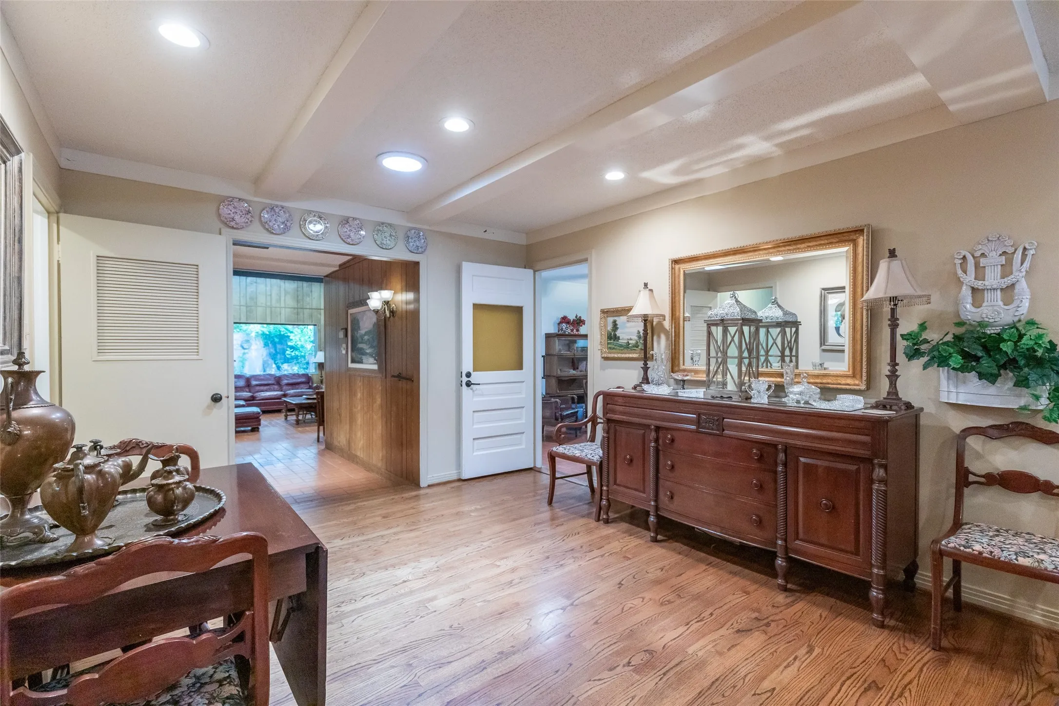 Single Family Residence For Sale in Taylor County , 1334 Santos Street, Abilene, Texas 79605, 4 Bedroom, 4 Bathroom, 2 Garage spaces, 3,108 Sqft, built in 1950, mls#21359776, Real Estate Agent in Abilene, Homes For Sale in Taylor county, Homes For Sale in Abilene, Realtor in Abilene Texas, Real Estate Brokerage Independent Realty Texas, Luminita Cordes Realtor