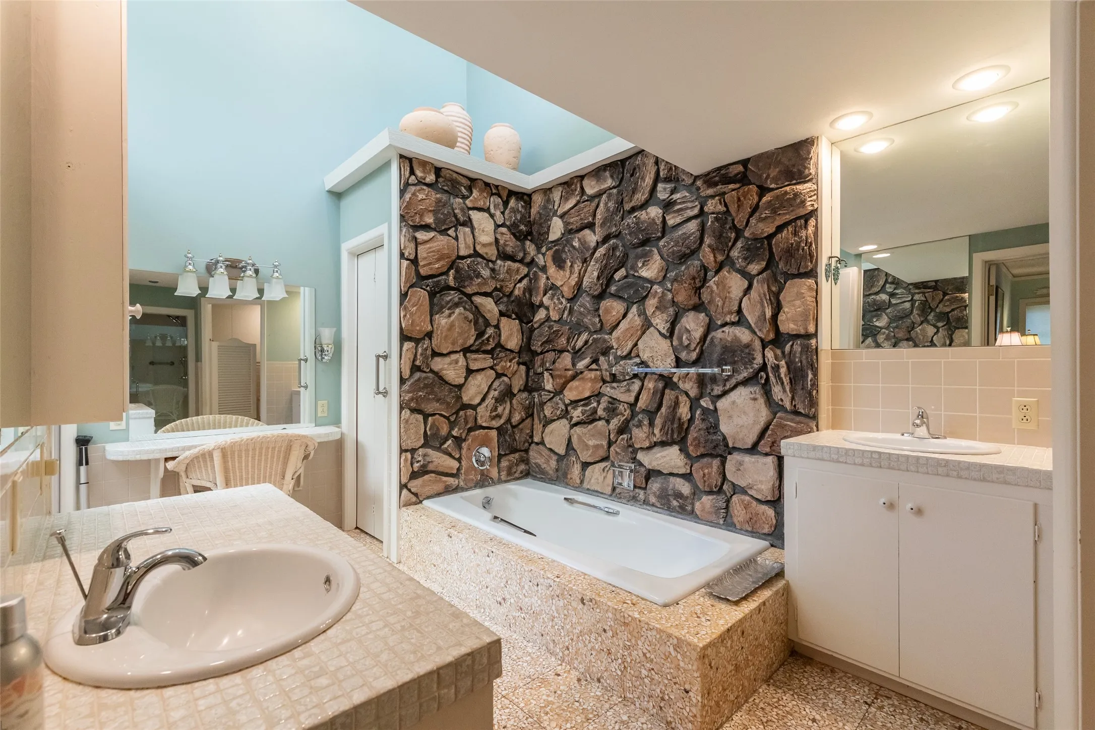 Single Family Residence For Sale in Taylor County , 1334 Santos Street, Abilene, Texas 79605, 4 Bedroom, 4 Bathroom, 2 Garage spaces, 3,108 Sqft, built in 1950, mls#21359776, Real Estate Agent in Abilene, Homes For Sale in Taylor county, Homes For Sale in Abilene, Realtor in Abilene Texas, Real Estate Brokerage Independent Realty Texas, Luminita Cordes Realtor