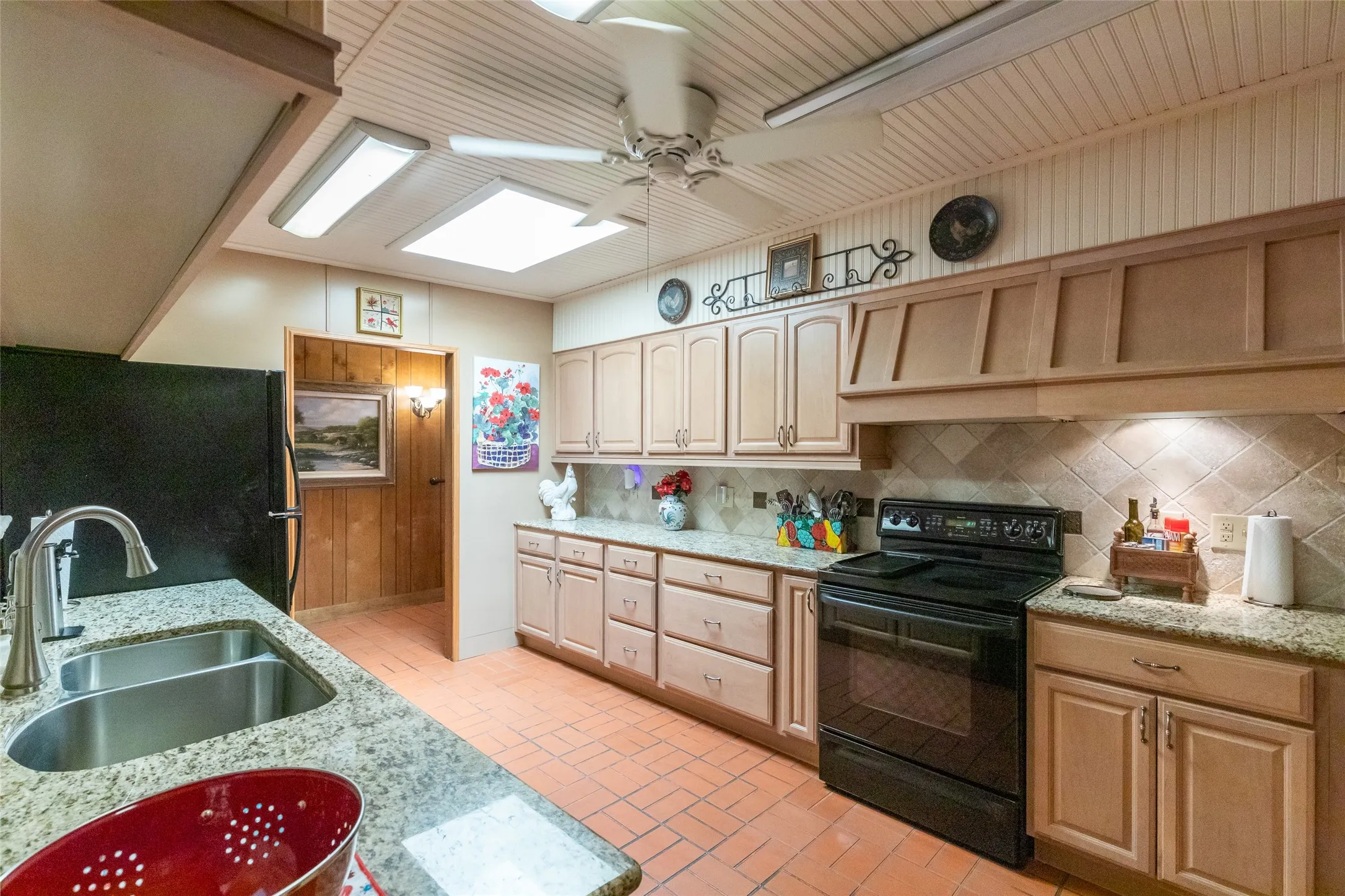 Single Family Residence For Sale in Taylor County , 1334 Santos Street, Abilene, Texas 79605, 4 Bedroom, 4 Bathroom, 2 Garage spaces, 3,108 Sqft, built in 1950, mls#21359776, Real Estate Agent in Abilene, Homes For Sale in Taylor county, Homes For Sale in Abilene, Realtor in Abilene Texas, Real Estate Brokerage Independent Realty Texas, Luminita Cordes Realtor