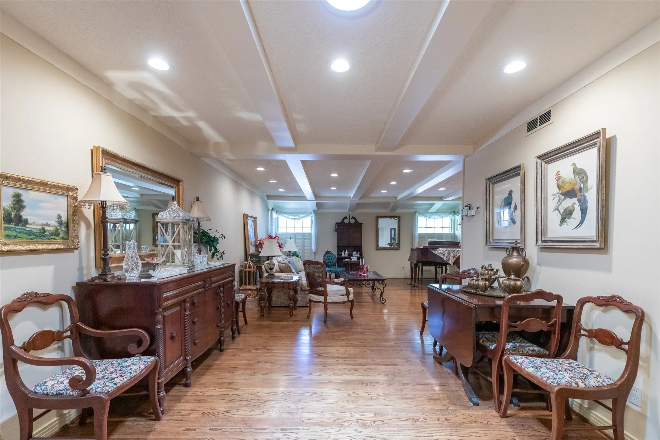 Single Family Residence For Sale in Taylor County , 1334 Santos Street, Abilene, Texas 79605, 4 Bedroom, 4 Bathroom, 2 Garage spaces, 3,108 Sqft, built in 1950, mls#21359776, Real Estate Agent in Abilene, Homes For Sale in Taylor county, Homes For Sale in Abilene, Realtor in Abilene Texas, Real Estate Brokerage Independent Realty Texas, Luminita Cordes Realtor