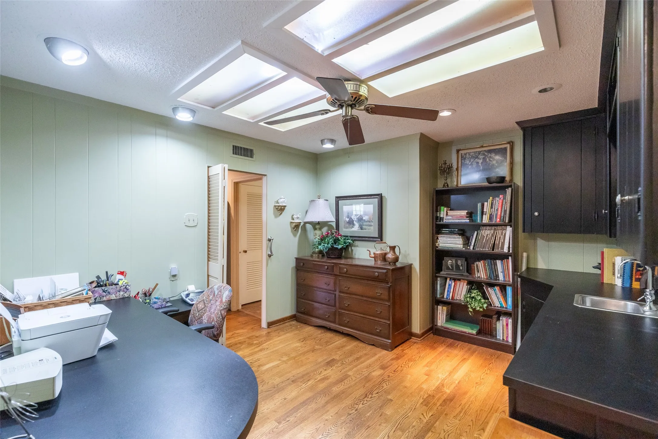 Single Family Residence For Sale in Taylor County , 1334 Santos Street, Abilene, Texas 79605, 4 Bedroom, 4 Bathroom, 2 Garage spaces, 3,108 Sqft, built in 1950, mls#21359776, Real Estate Agent in Abilene, Homes For Sale in Taylor county, Homes For Sale in Abilene, Realtor in Abilene Texas, Real Estate Brokerage Independent Realty Texas, Luminita Cordes Realtor