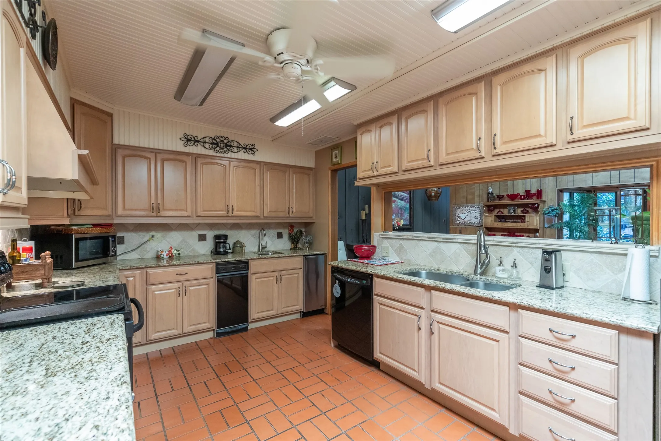 Single Family Residence For Sale in Taylor County , 1334 Santos Street, Abilene, Texas 79605, 4 Bedroom, 4 Bathroom, 2 Garage spaces, 3,108 Sqft, built in 1950, mls#21359776, Real Estate Agent in Abilene, Homes For Sale in Taylor county, Homes For Sale in Abilene, Realtor in Abilene Texas, Real Estate Brokerage Independent Realty Texas, Luminita Cordes Realtor