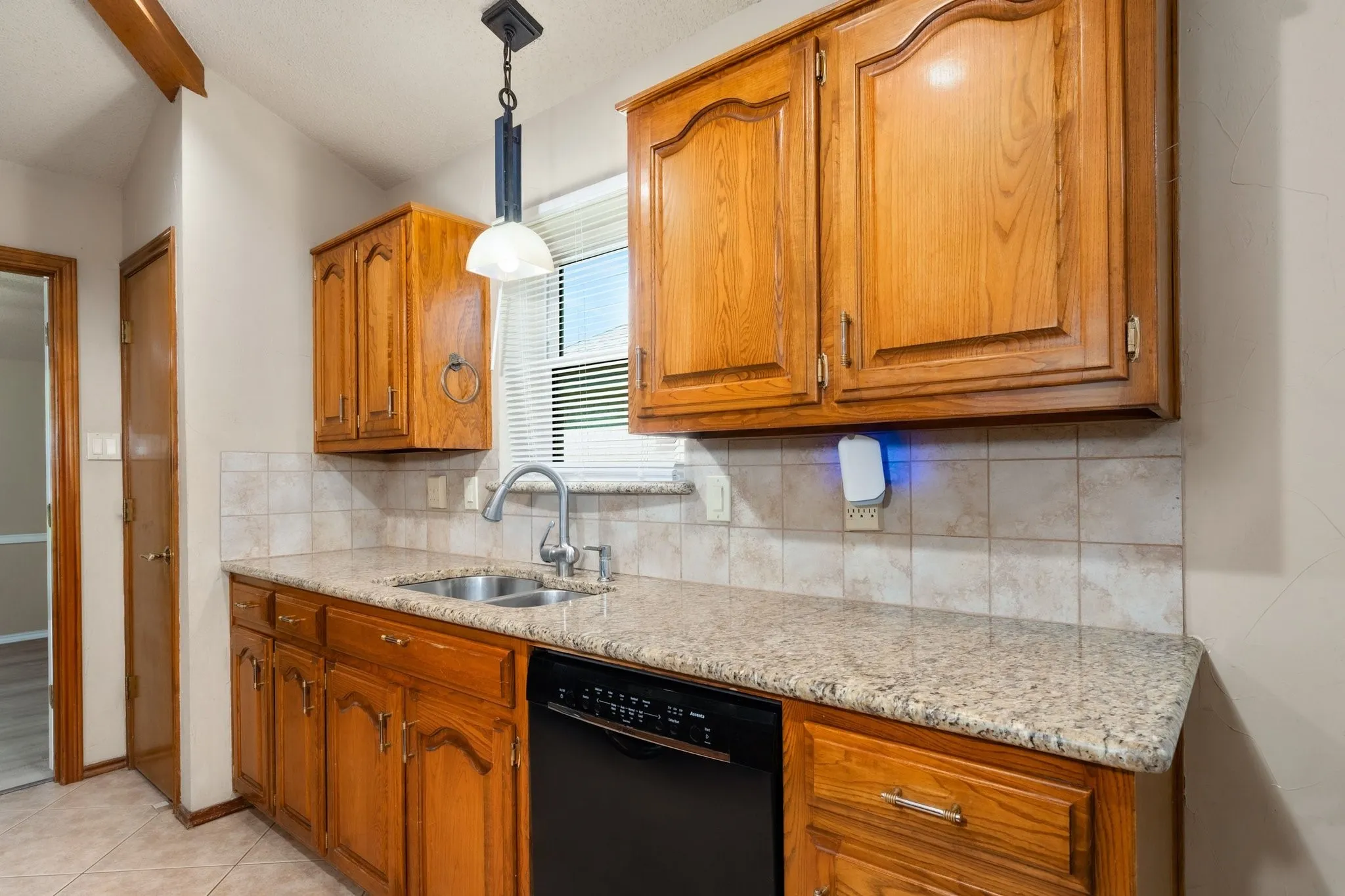 Single Family Residence For Rent in Dallas County , 2601 Richland Drive, Garland, Texas 75044, 4 Bedroom, 2 Bathroom, 2 Garage spaces, 1,964 Sqft, built in 1983, mls#21359772, Real Estate Agent in Garland, Homes For Rent in Dallas county, Homes For Rent in Garland, Realtor in Garland Texas, Real Estate Brokerage Independent Realty Texas, Luminita Cordes Realtor