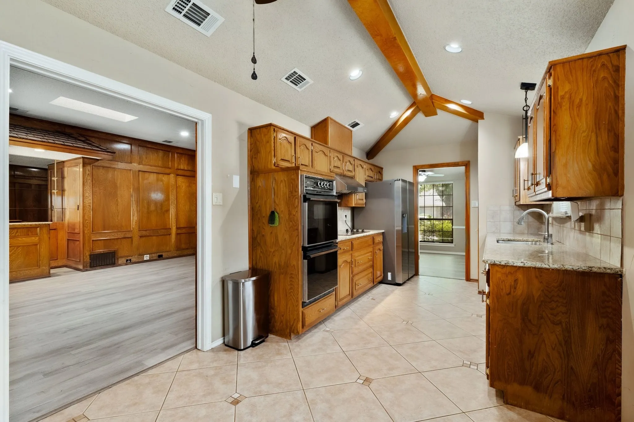 Single Family Residence For Rent in Dallas County , 2601 Richland Drive, Garland, Texas 75044, 4 Bedroom, 2 Bathroom, 2 Garage spaces, 1,964 Sqft, built in 1983, mls#21359772, Real Estate Agent in Garland, Homes For Rent in Dallas county, Homes For Rent in Garland, Realtor in Garland Texas, Real Estate Brokerage Independent Realty Texas, Luminita Cordes Realtor