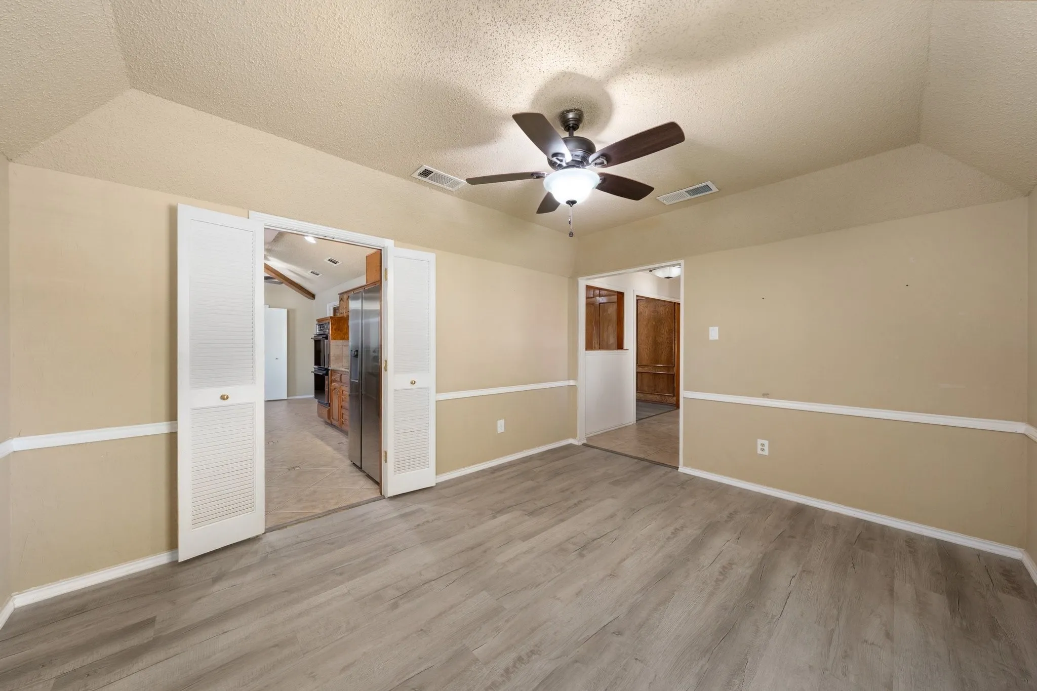 Single Family Residence For Rent in Dallas County , 2601 Richland Drive, Garland, Texas 75044, 4 Bedroom, 2 Bathroom, 2 Garage spaces, 1,964 Sqft, built in 1983, mls#21359772, Real Estate Agent in Garland, Homes For Rent in Dallas county, Homes For Rent in Garland, Realtor in Garland Texas, Real Estate Brokerage Independent Realty Texas, Luminita Cordes Realtor