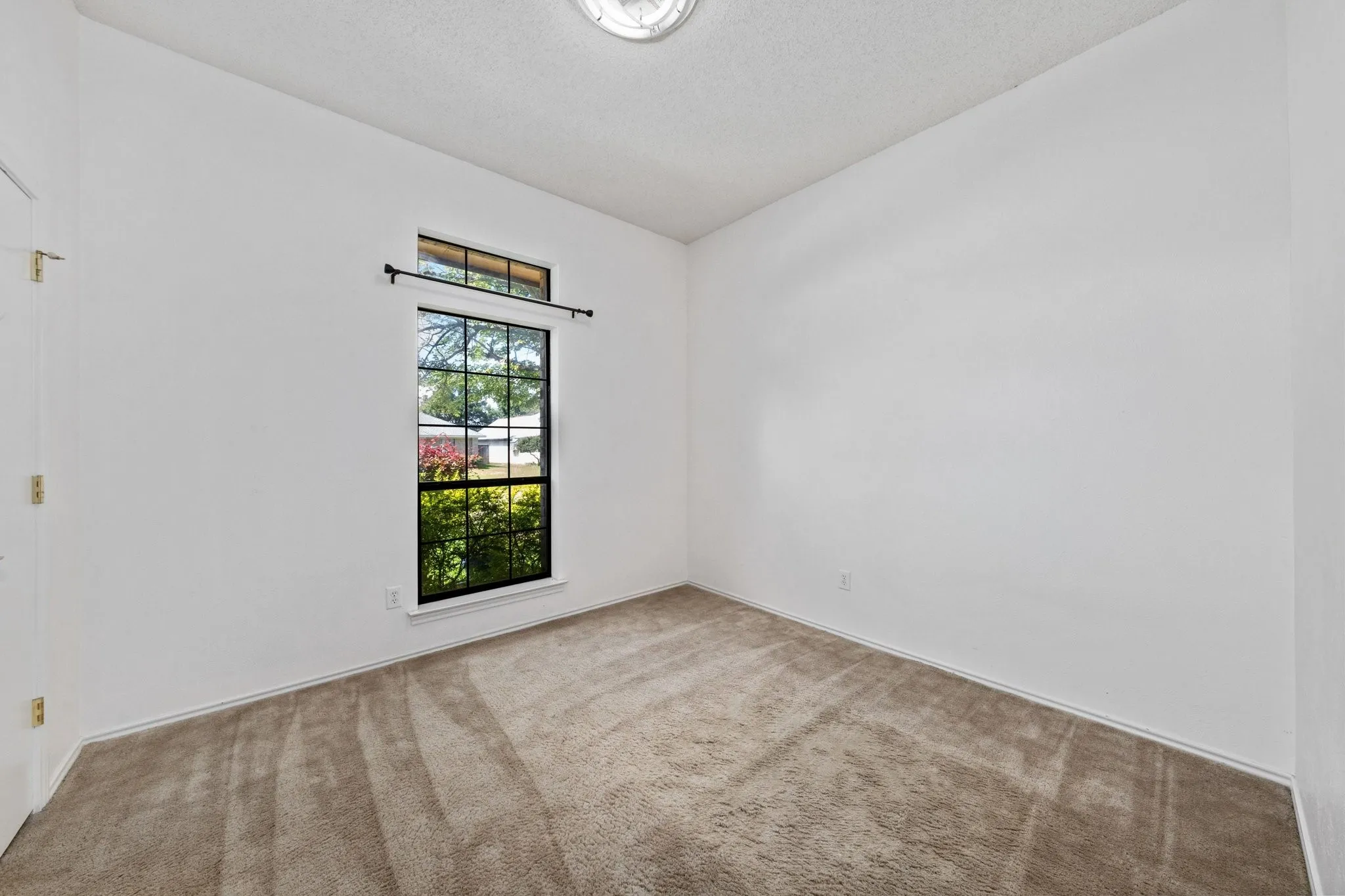 Single Family Residence For Rent in Dallas County , 2601 Richland Drive, Garland, Texas 75044, 4 Bedroom, 2 Bathroom, 2 Garage spaces, 1,964 Sqft, built in 1983, mls#21359772, Real Estate Agent in Garland, Homes For Rent in Dallas county, Homes For Rent in Garland, Realtor in Garland Texas, Real Estate Brokerage Independent Realty Texas, Luminita Cordes Realtor