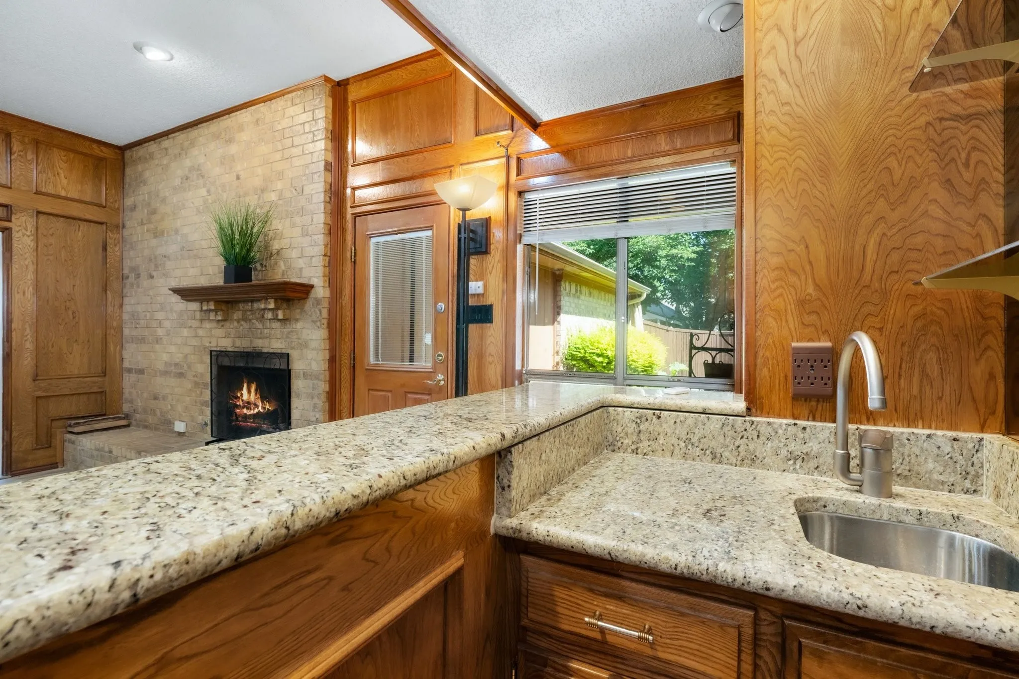 Single Family Residence For Rent in Dallas County , 2601 Richland Drive, Garland, Texas 75044, 4 Bedroom, 2 Bathroom, 2 Garage spaces, 1,964 Sqft, built in 1983, mls#21359772, Real Estate Agent in Garland, Homes For Rent in Dallas county, Homes For Rent in Garland, Realtor in Garland Texas, Real Estate Brokerage Independent Realty Texas, Luminita Cordes Realtor