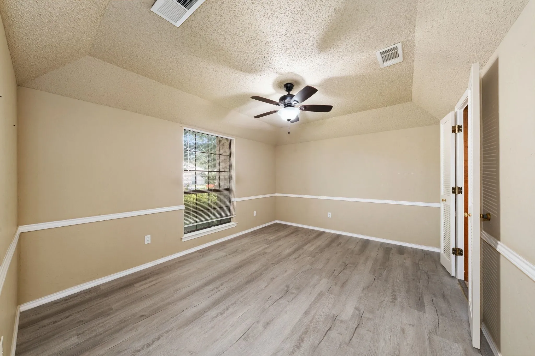 Single Family Residence For Rent in Dallas County , 2601 Richland Drive, Garland, Texas 75044, 4 Bedroom, 2 Bathroom, 2 Garage spaces, 1,964 Sqft, built in 1983, mls#21359772, Real Estate Agent in Garland, Homes For Rent in Dallas county, Homes For Rent in Garland, Realtor in Garland Texas, Real Estate Brokerage Independent Realty Texas, Luminita Cordes Realtor