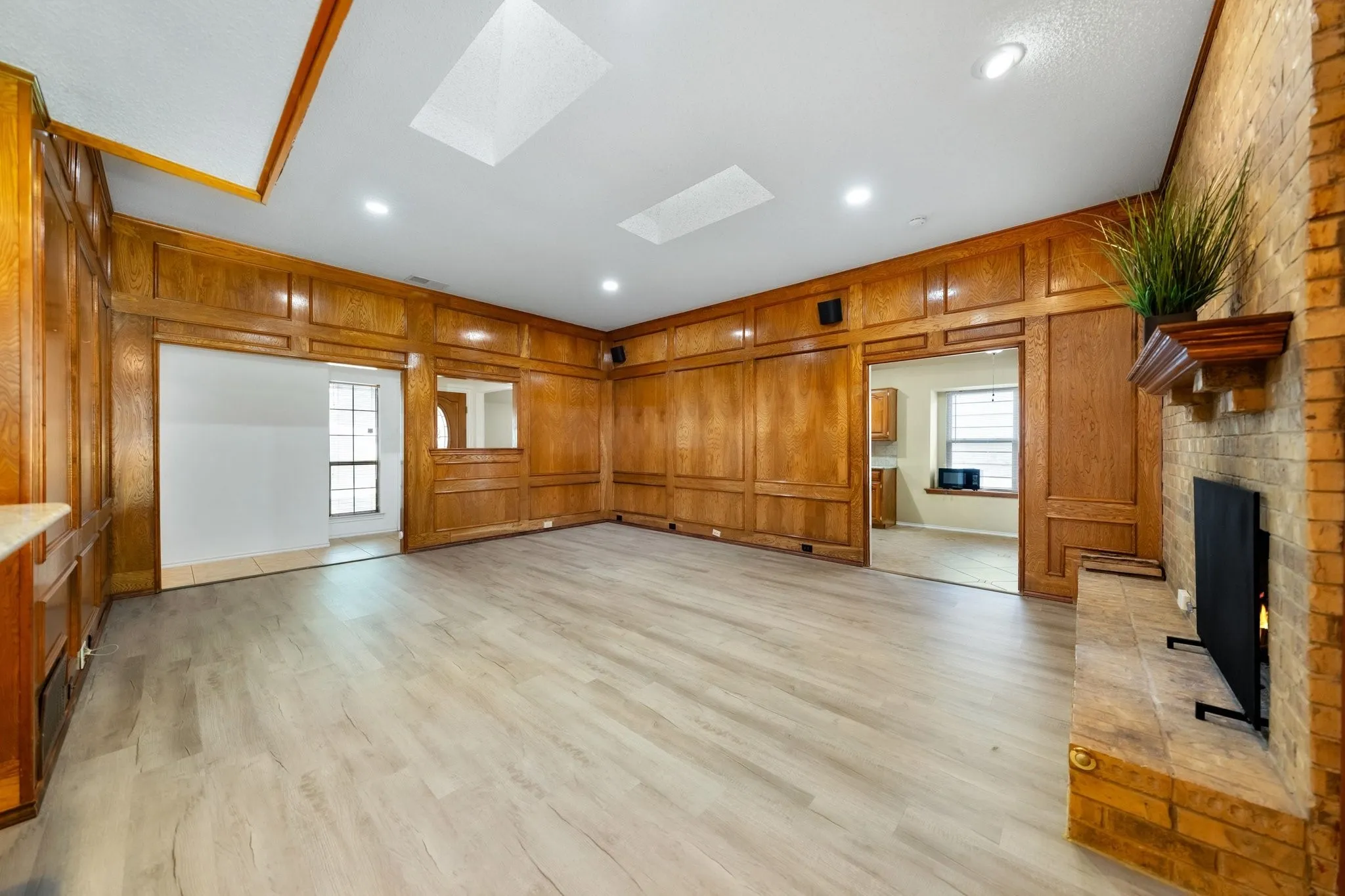 Single Family Residence For Rent in Dallas County , 2601 Richland Drive, Garland, Texas 75044, 4 Bedroom, 2 Bathroom, 2 Garage spaces, 1,964 Sqft, built in 1983, mls#21359772, Real Estate Agent in Garland, Homes For Rent in Dallas county, Homes For Rent in Garland, Realtor in Garland Texas, Real Estate Brokerage Independent Realty Texas, Luminita Cordes Realtor