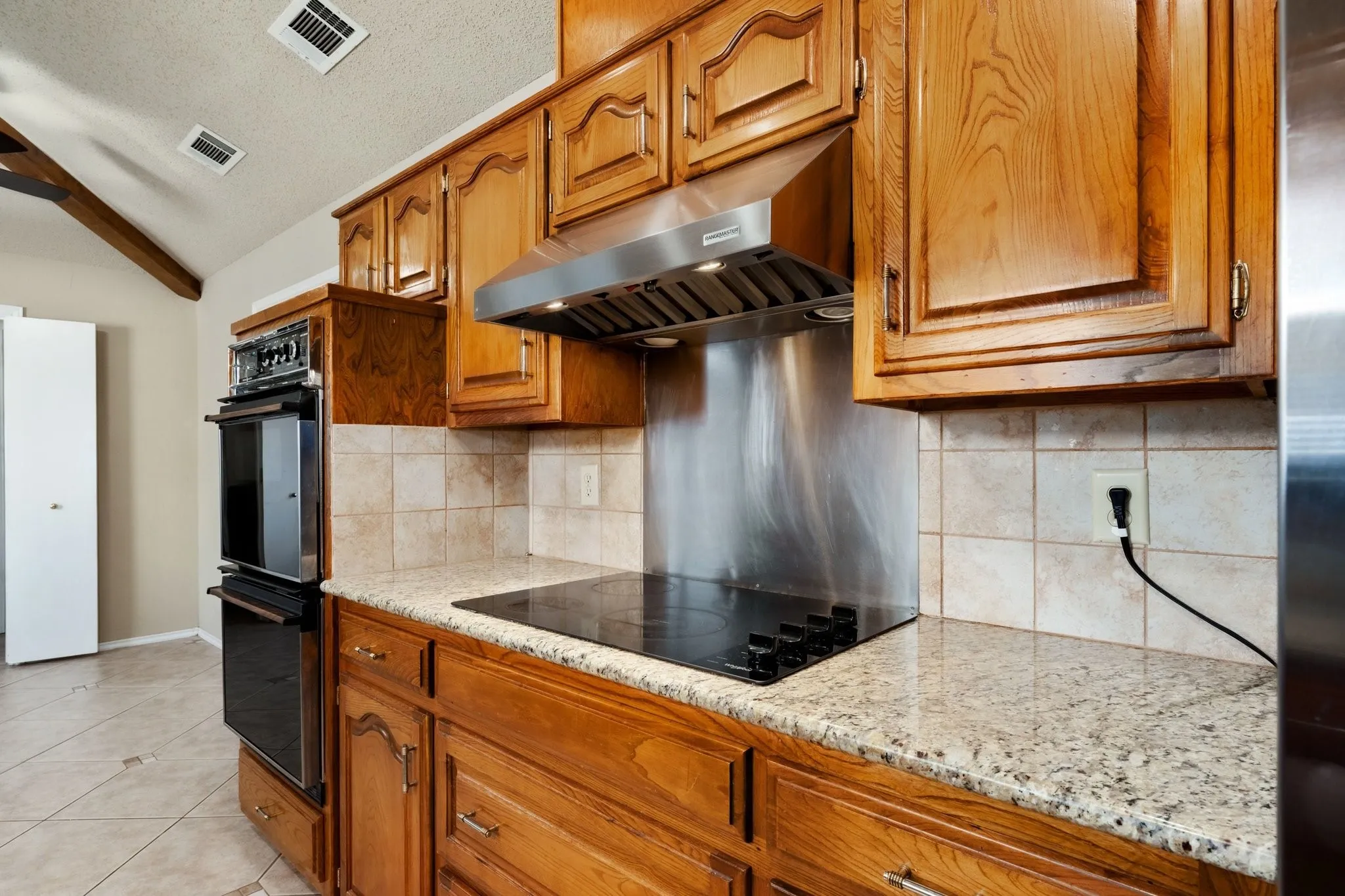 Single Family Residence For Rent in Dallas County , 2601 Richland Drive, Garland, Texas 75044, 4 Bedroom, 2 Bathroom, 2 Garage spaces, 1,964 Sqft, built in 1983, mls#21359772, Real Estate Agent in Garland, Homes For Rent in Dallas county, Homes For Rent in Garland, Realtor in Garland Texas, Real Estate Brokerage Independent Realty Texas, Luminita Cordes Realtor