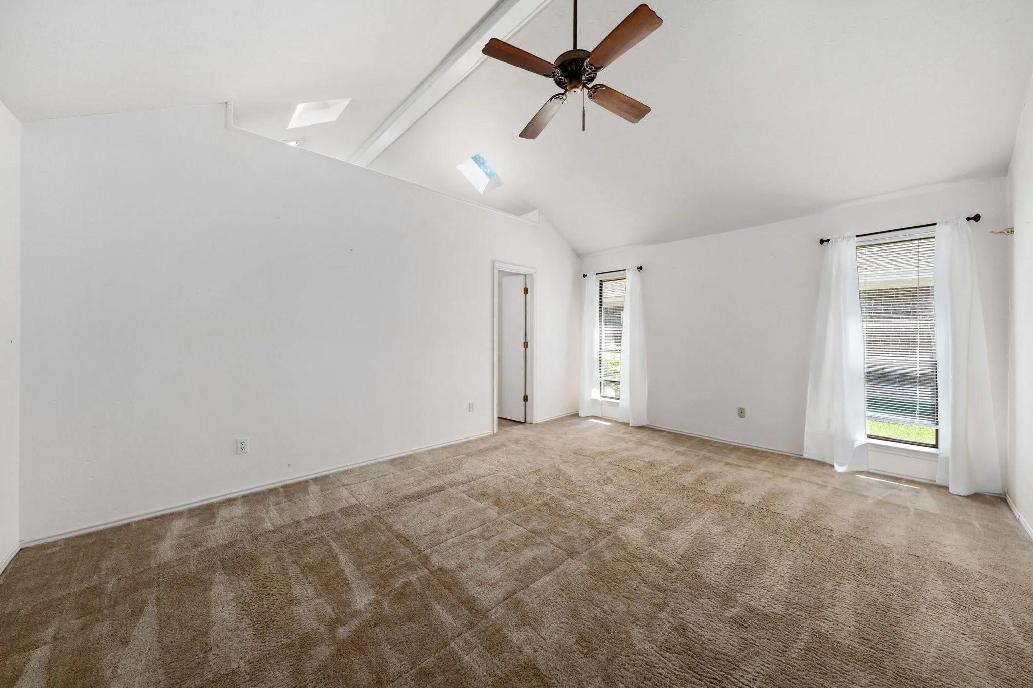 Single Family Residence For Rent in Dallas County , 2601 Richland Drive, Garland, Texas 75044, 4 Bedroom, 2 Bathroom, 2 Garage spaces, 1,964 Sqft, built in 1983, mls#21359772, Real Estate Agent in Garland, Homes For Rent in Dallas county, Homes For Rent in Garland, Realtor in Garland Texas, Real Estate Brokerage Independent Realty Texas, Luminita Cordes Realtor