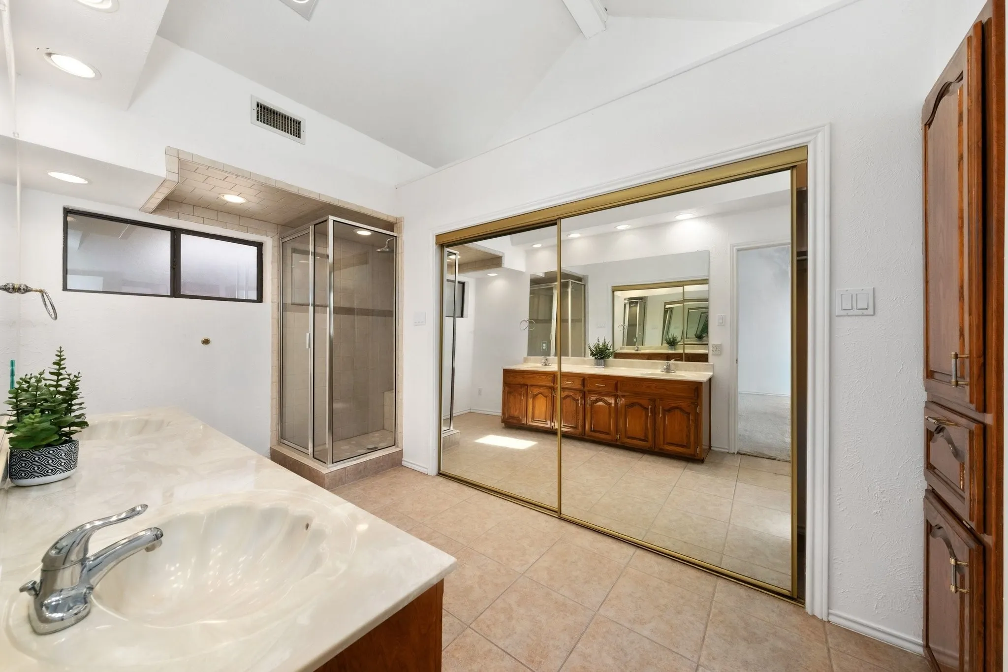 Single Family Residence For Rent in Dallas County , 2601 Richland Drive, Garland, Texas 75044, 4 Bedroom, 2 Bathroom, 2 Garage spaces, 1,964 Sqft, built in 1983, mls#21359772, Real Estate Agent in Garland, Homes For Rent in Dallas county, Homes For Rent in Garland, Realtor in Garland Texas, Real Estate Brokerage Independent Realty Texas, Luminita Cordes Realtor