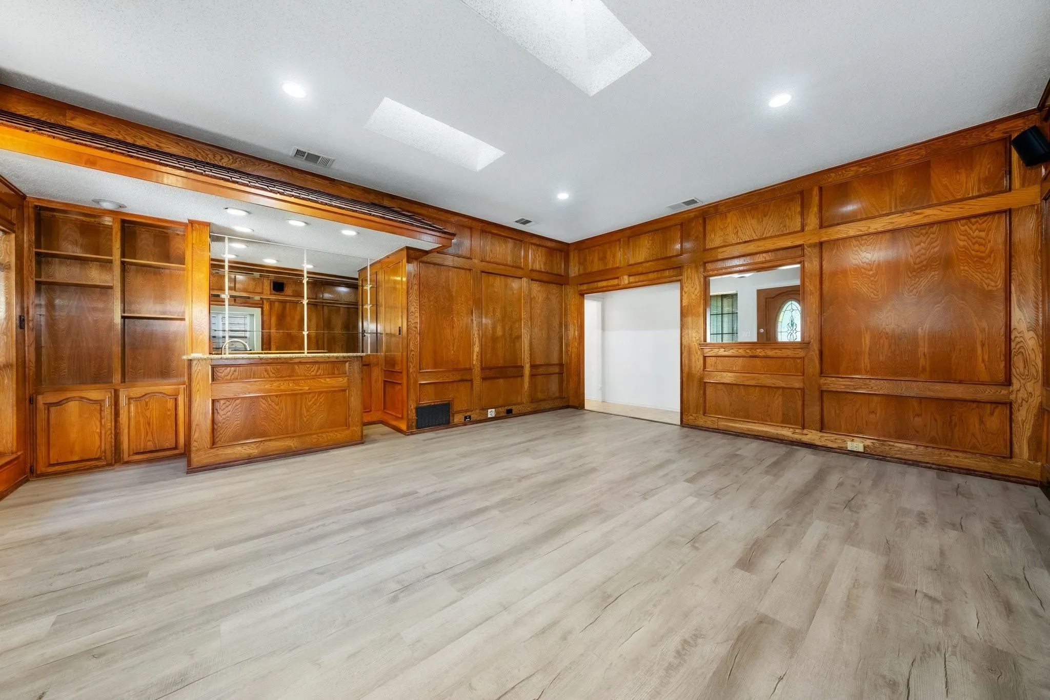 Single Family Residence For Rent in Dallas County , 2601 Richland Drive, Garland, Texas 75044, 4 Bedroom, 2 Bathroom, 2 Garage spaces, 1,964 Sqft, built in 1983, mls#21359772, Real Estate Agent in Garland, Homes For Rent in Dallas county, Homes For Rent in Garland, Realtor in Garland Texas, Real Estate Brokerage Independent Realty Texas, Luminita Cordes Realtor