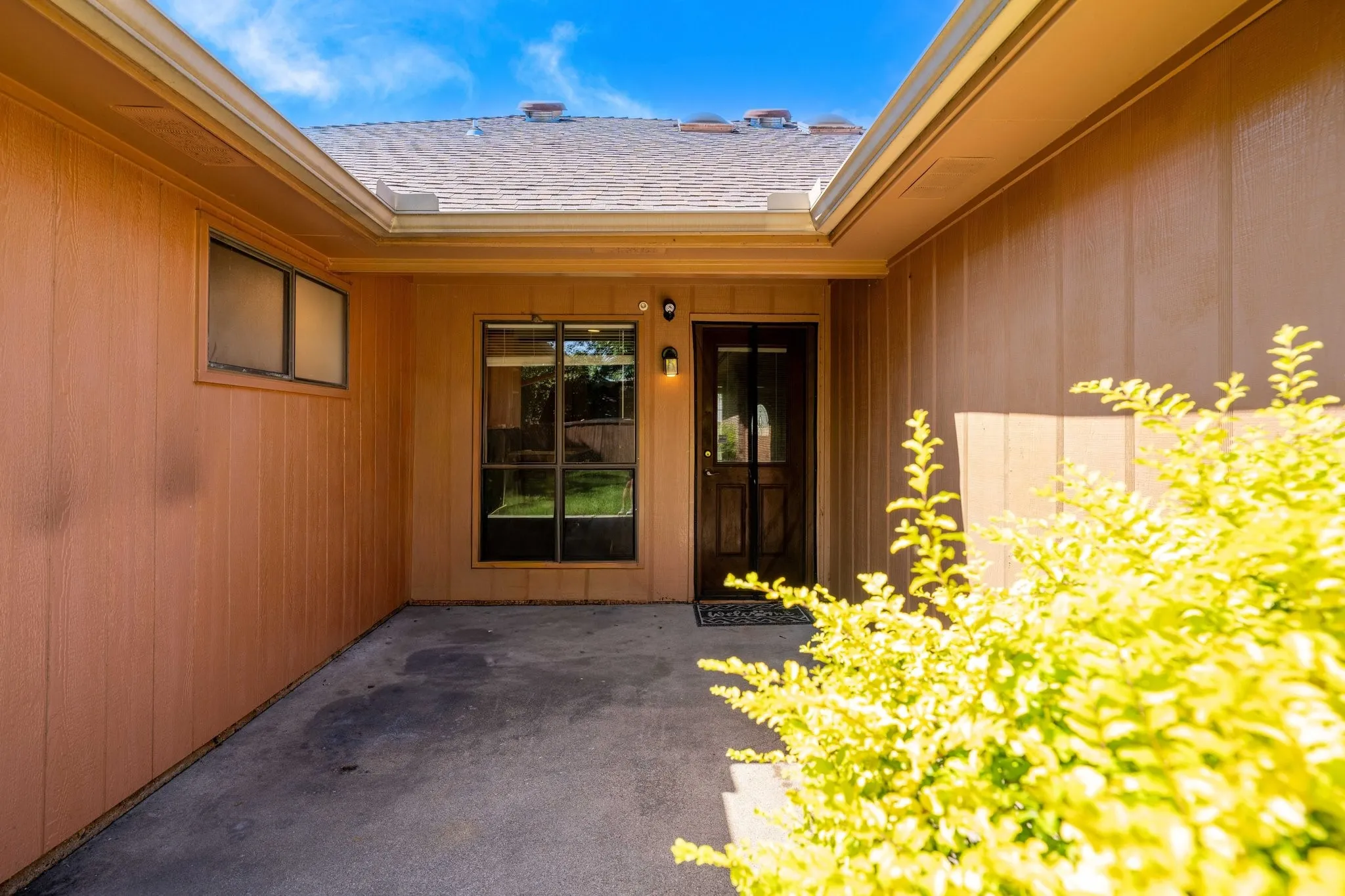 Single Family Residence For Rent in Dallas County , 2601 Richland Drive, Garland, Texas 75044, 4 Bedroom, 2 Bathroom, 2 Garage spaces, 1,964 Sqft, built in 1983, mls#21359772, Real Estate Agent in Garland, Homes For Rent in Dallas county, Homes For Rent in Garland, Realtor in Garland Texas, Real Estate Brokerage Independent Realty Texas, Luminita Cordes Realtor