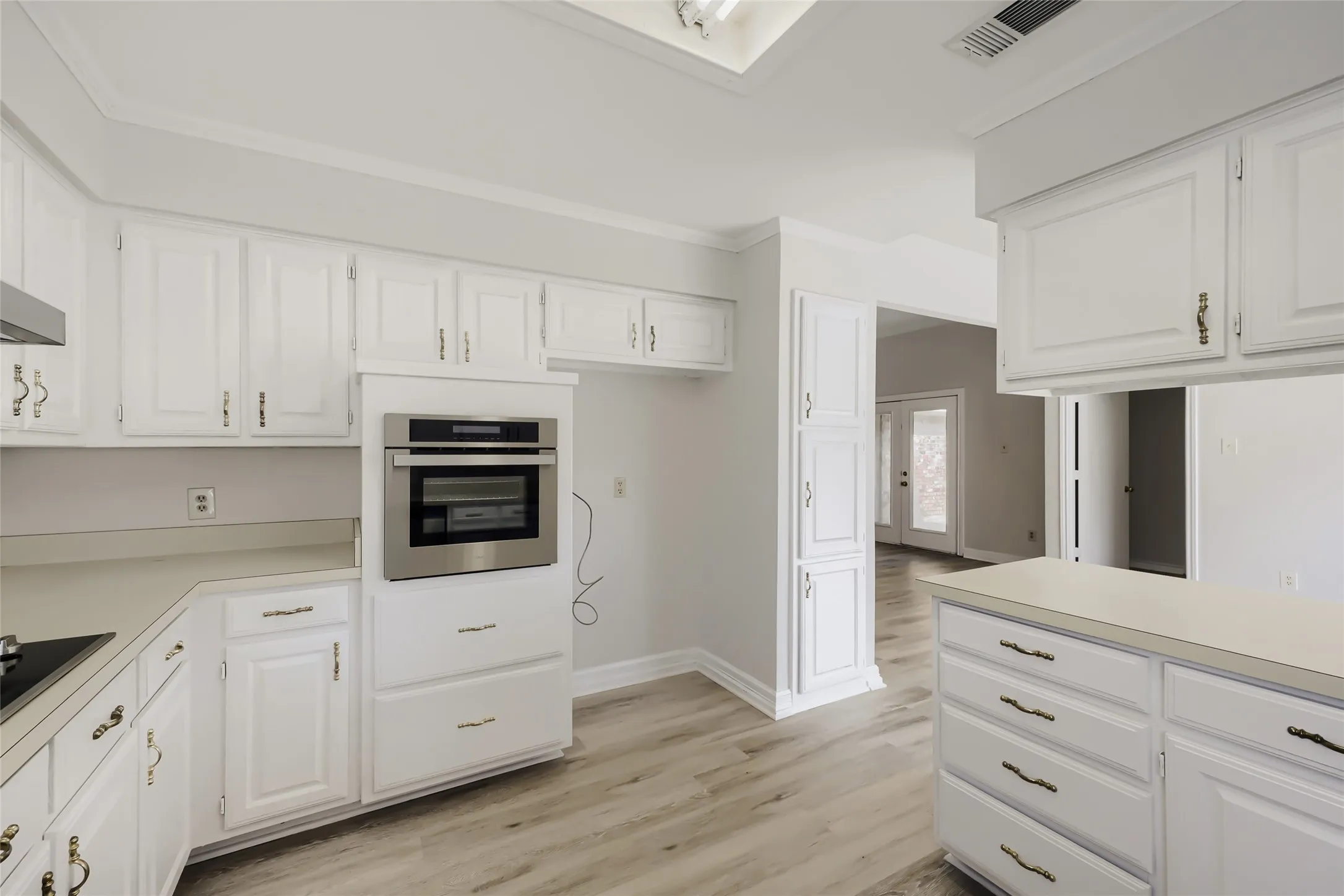 Single Family Residence For Sale in Tarrant County , 1021 Rio Grande Drive, Benbrook, Texas 76126, 3 Bedroom, 2 Bathroom, 1 Garage spaces, 1,652 Sqft, built in 1985, mls#21357995, Real Estate Agent in Benbrook, Homes For Sale in Tarrant county, Homes For Sale in Benbrook, Realtor in Benbrook Texas, Real Estate Brokerage Independent Realty Texas, Luminita Cordes Realtor