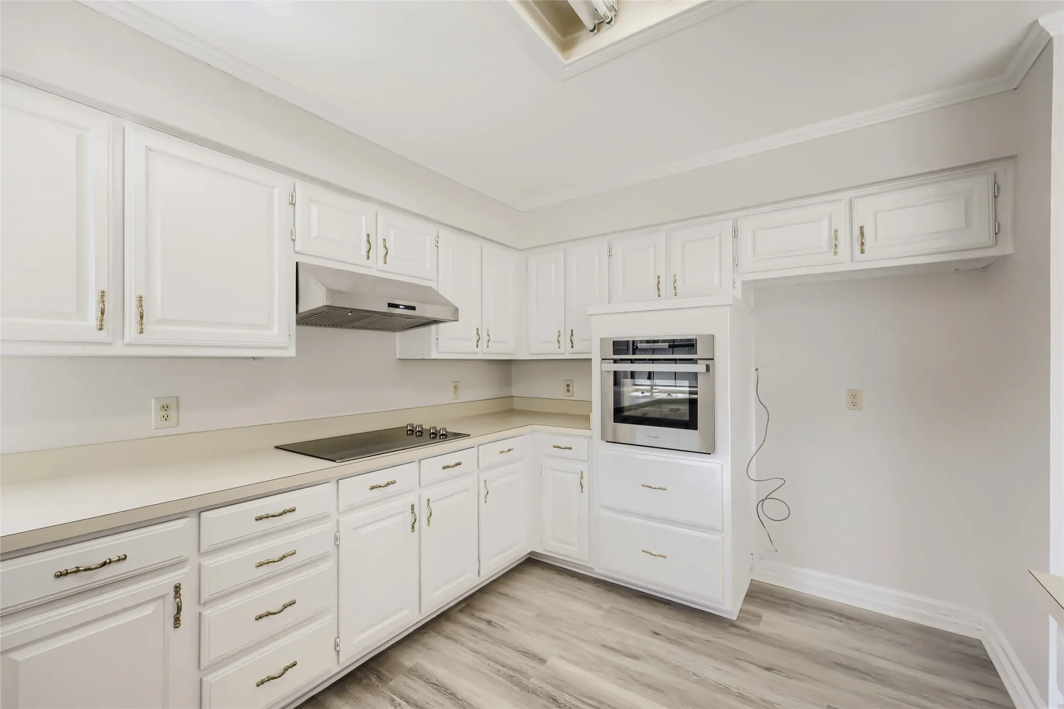 Single Family Residence For Sale in Tarrant County , 1021 Rio Grande Drive, Benbrook, Texas 76126, 3 Bedroom, 2 Bathroom, 1 Garage spaces, 1,652 Sqft, built in 1985, mls#21357995, Real Estate Agent in Benbrook, Homes For Sale in Tarrant county, Homes For Sale in Benbrook, Realtor in Benbrook Texas, Real Estate Brokerage Independent Realty Texas, Luminita Cordes Realtor