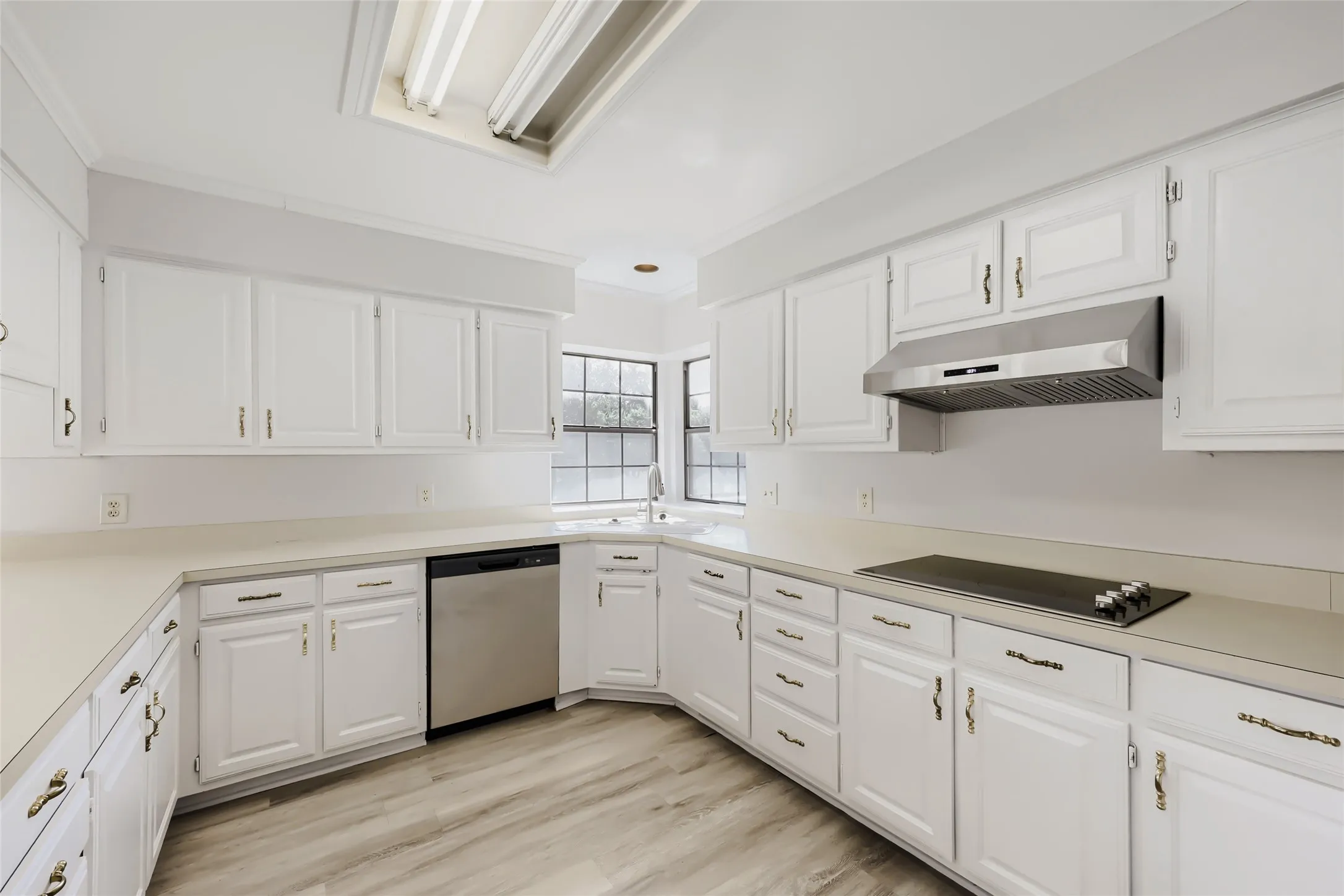 Single Family Residence For Sale in Tarrant County , 1021 Rio Grande Drive, Benbrook, Texas 76126, 3 Bedroom, 2 Bathroom, 1 Garage spaces, 1,652 Sqft, built in 1985, mls#21357995, Real Estate Agent in Benbrook, Homes For Sale in Tarrant county, Homes For Sale in Benbrook, Realtor in Benbrook Texas, Real Estate Brokerage Independent Realty Texas, Luminita Cordes Realtor