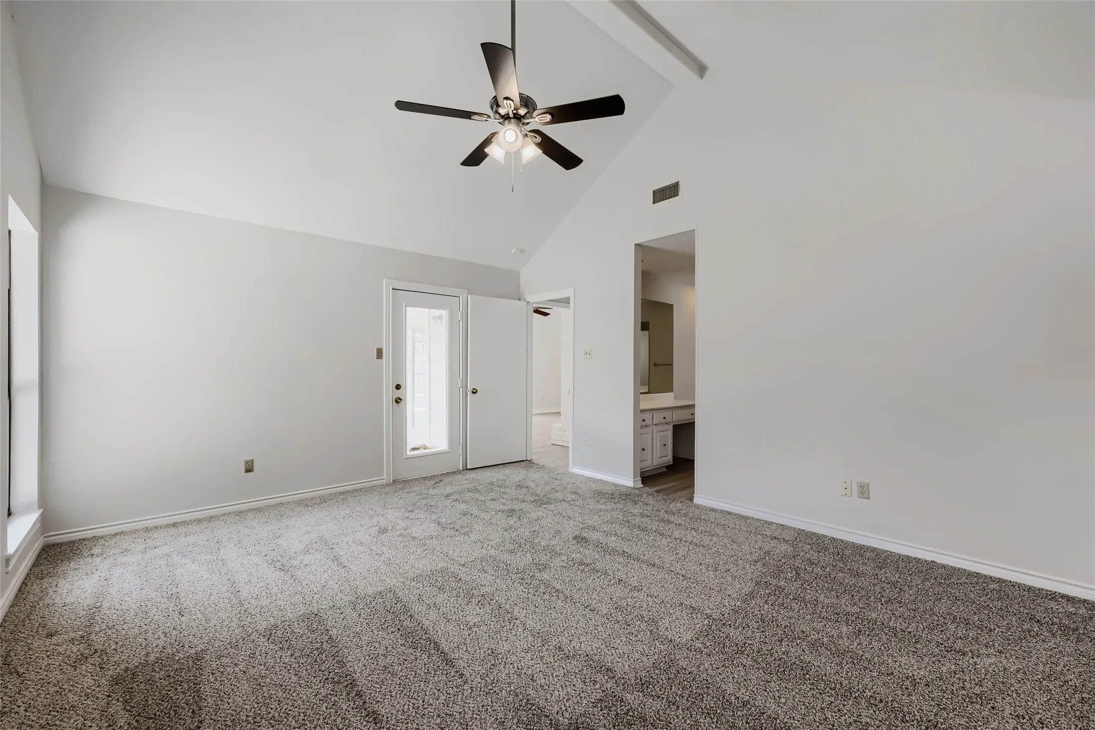 Single Family Residence For Sale in Tarrant County , 1021 Rio Grande Drive, Benbrook, Texas 76126, 3 Bedroom, 2 Bathroom, 1 Garage spaces, 1,652 Sqft, built in 1985, mls#21357995, Real Estate Agent in Benbrook, Homes For Sale in Tarrant county, Homes For Sale in Benbrook, Realtor in Benbrook Texas, Real Estate Brokerage Independent Realty Texas, Luminita Cordes Realtor