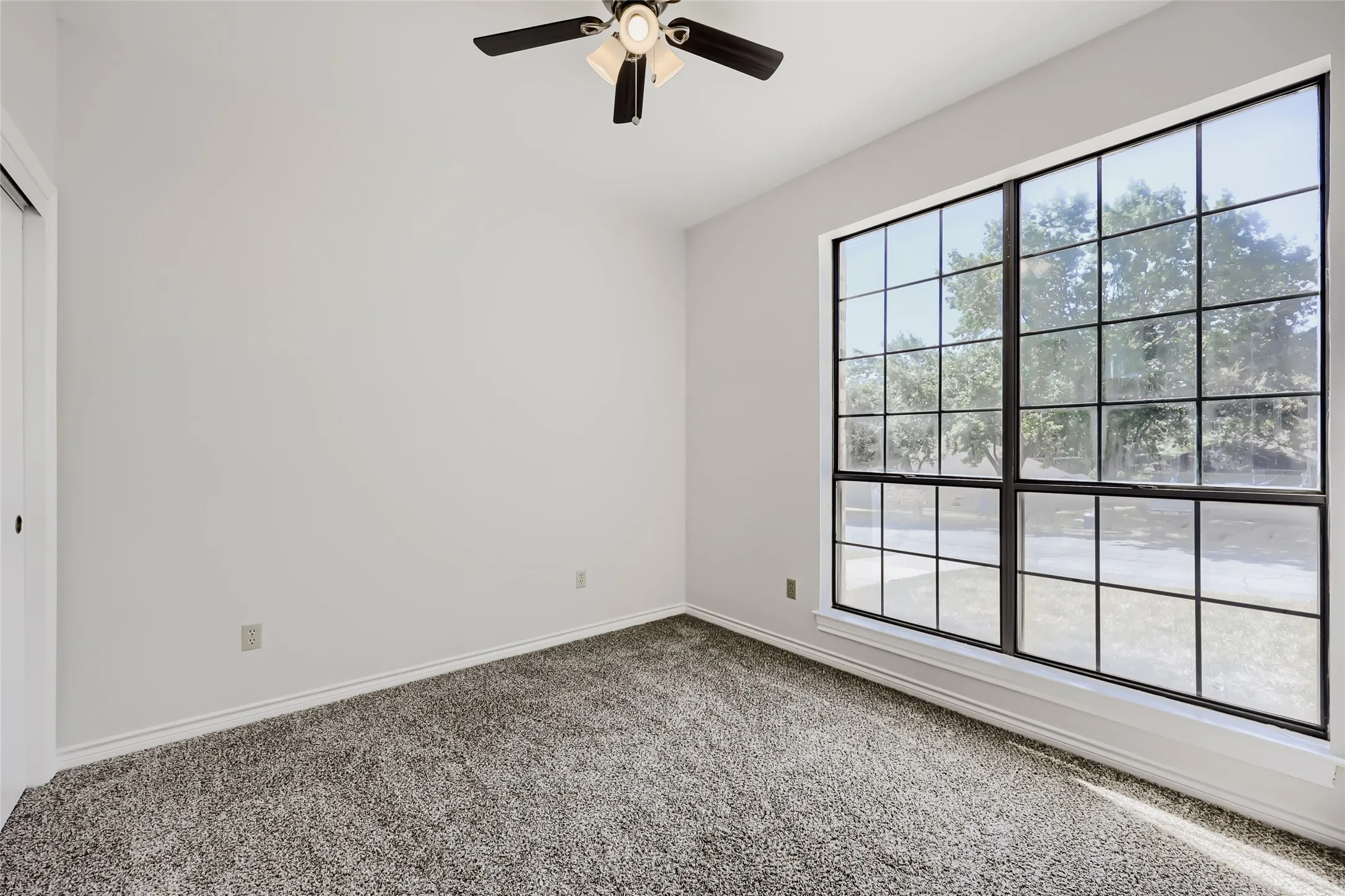 Single Family Residence For Sale in Tarrant County , 1021 Rio Grande Drive, Benbrook, Texas 76126, 3 Bedroom, 2 Bathroom, 1 Garage spaces, 1,652 Sqft, built in 1985, mls#21357995, Real Estate Agent in Benbrook, Homes For Sale in Tarrant county, Homes For Sale in Benbrook, Realtor in Benbrook Texas, Real Estate Brokerage Independent Realty Texas, Luminita Cordes Realtor