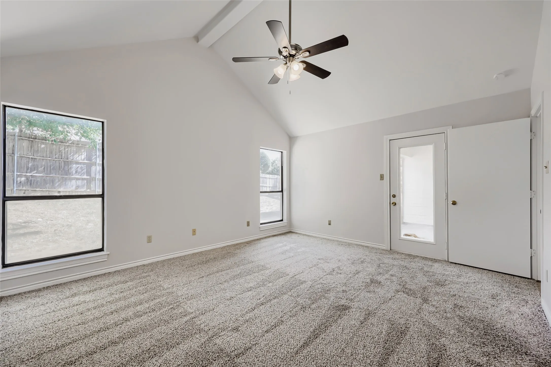 Single Family Residence For Sale in Tarrant County , 1021 Rio Grande Drive, Benbrook, Texas 76126, 3 Bedroom, 2 Bathroom, 1 Garage spaces, 1,652 Sqft, built in 1985, mls#21357995, Real Estate Agent in Benbrook, Homes For Sale in Tarrant county, Homes For Sale in Benbrook, Realtor in Benbrook Texas, Real Estate Brokerage Independent Realty Texas, Luminita Cordes Realtor