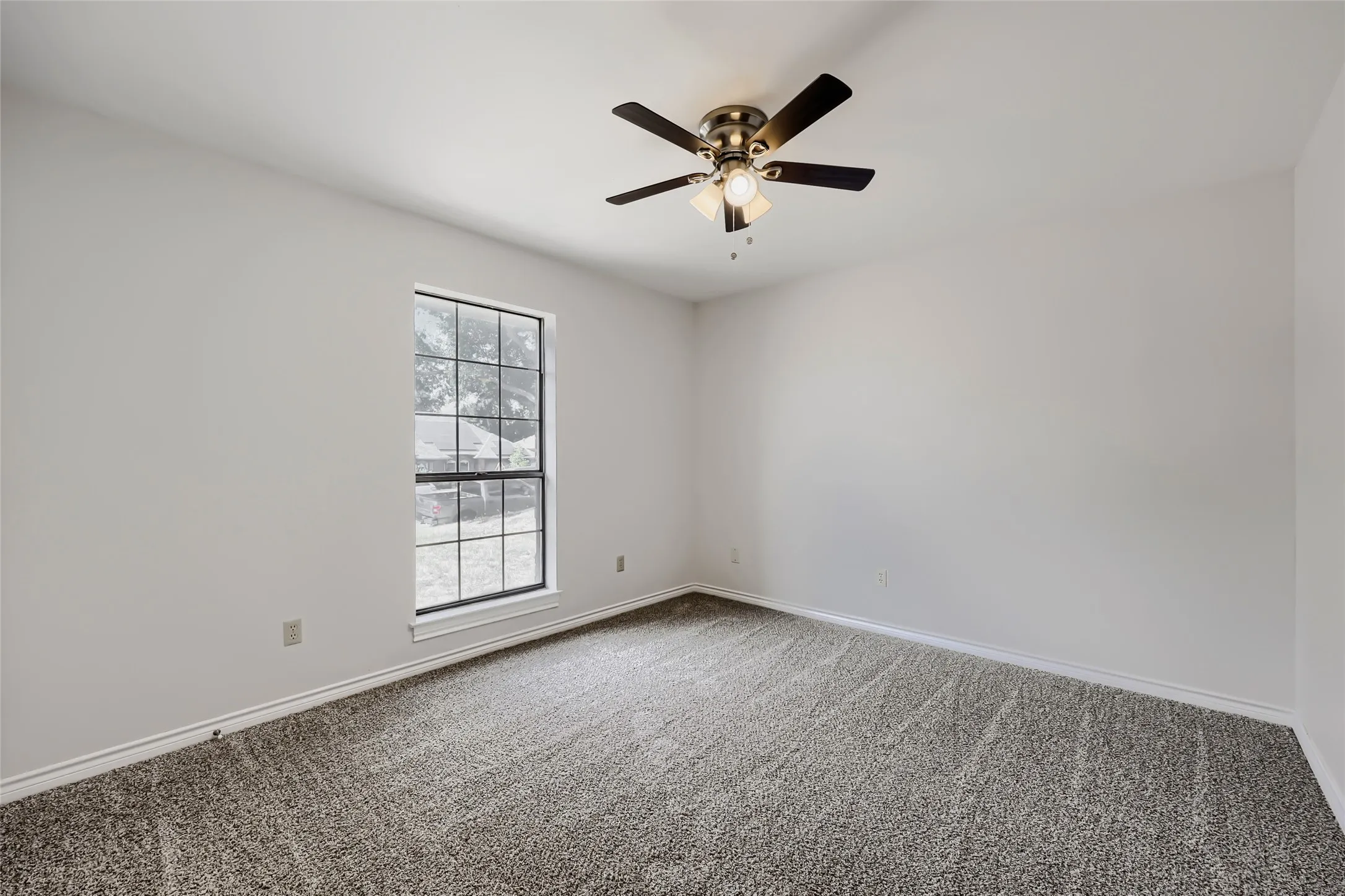 Single Family Residence For Sale in Tarrant County , 1021 Rio Grande Drive, Benbrook, Texas 76126, 3 Bedroom, 2 Bathroom, 1 Garage spaces, 1,652 Sqft, built in 1985, mls#21357995, Real Estate Agent in Benbrook, Homes For Sale in Tarrant county, Homes For Sale in Benbrook, Realtor in Benbrook Texas, Real Estate Brokerage Independent Realty Texas, Luminita Cordes Realtor