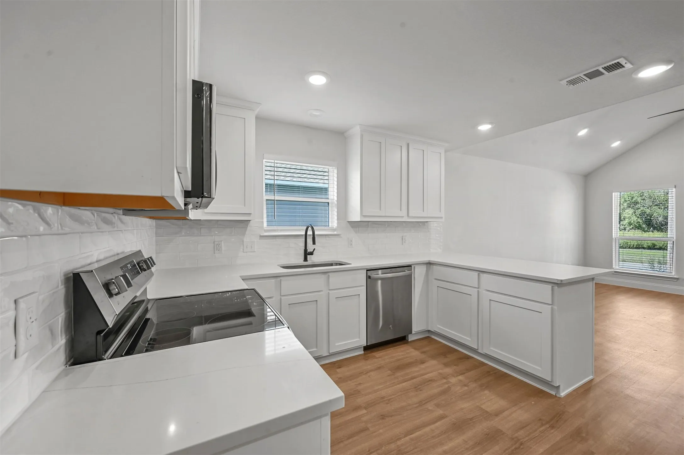 Single Family Residence For Rent in Hunt County , 2307 Mill Street, Greenville, Texas 75401, 3 Bedroom, 2 Bathroom, 1 Garage spaces, 1,290 Sqft, built in 2023, mls#21359904, Real Estate Agent in Greenville, Homes For Rent in Hunt county, Homes For Rent in Greenville, Realtor in Greenville Texas, Real Estate Brokerage Independent Realty Texas, Luminita Cordes Realtor