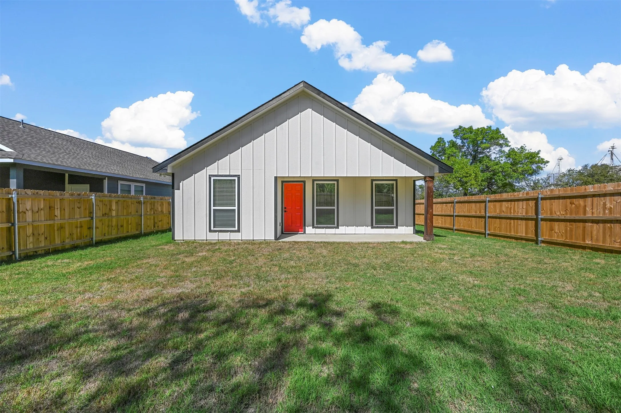Single Family Residence For Rent in Hunt County , 2307 Mill Street, Greenville, Texas 75401, 3 Bedroom, 2 Bathroom, 1 Garage spaces, 1,290 Sqft, built in 2023, mls#21359904, Real Estate Agent in Greenville, Homes For Rent in Hunt county, Homes For Rent in Greenville, Realtor in Greenville Texas, Real Estate Brokerage Independent Realty Texas, Luminita Cordes Realtor