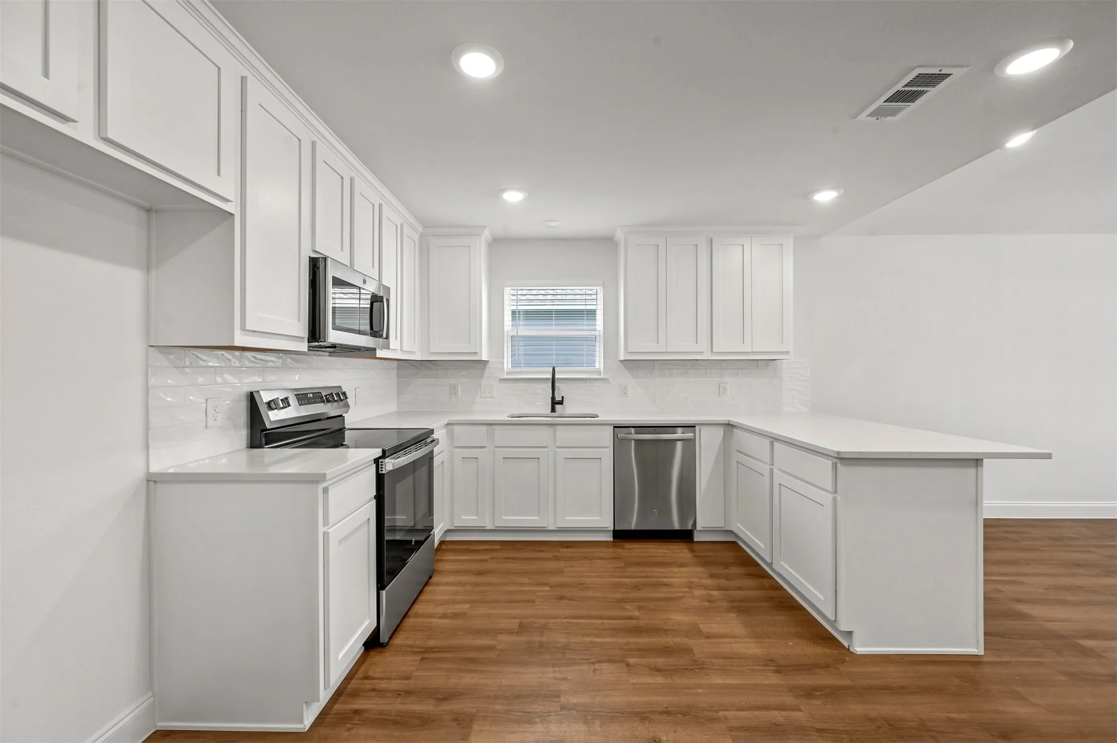 Single Family Residence For Rent in Hunt County , 2307 Mill Street, Greenville, Texas 75401, 3 Bedroom, 2 Bathroom, 1 Garage spaces, 1,290 Sqft, built in 2023, mls#21359904, Real Estate Agent in Greenville, Homes For Rent in Hunt county, Homes For Rent in Greenville, Realtor in Greenville Texas, Real Estate Brokerage Independent Realty Texas, Luminita Cordes Realtor