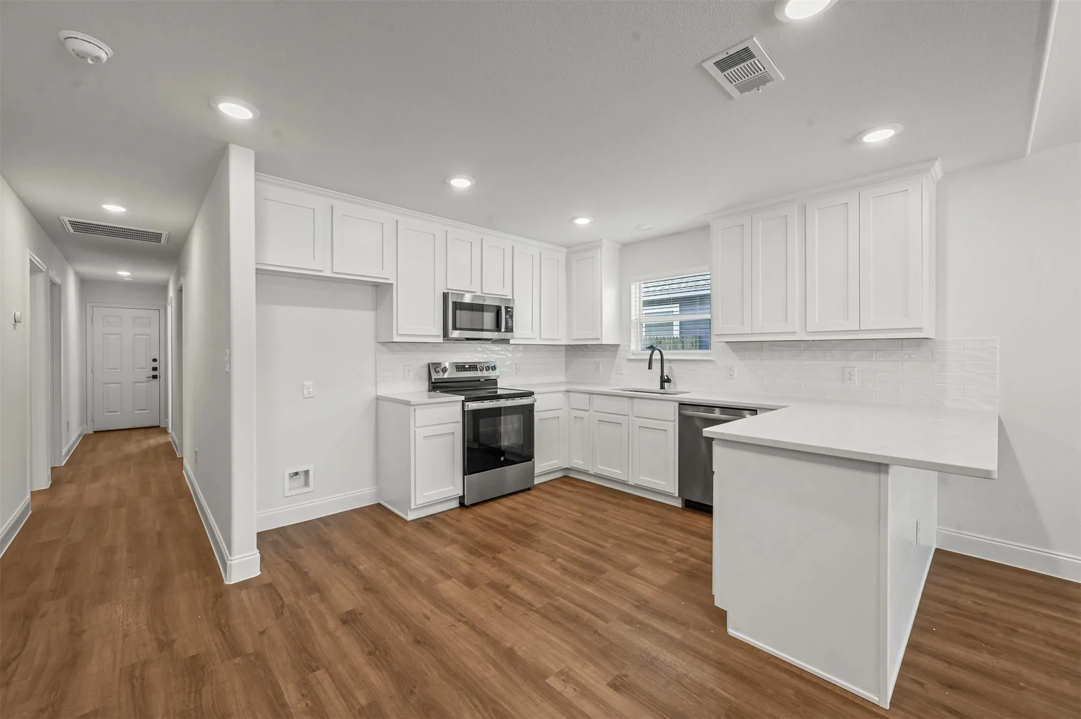 Single Family Residence For Rent in Hunt County , 2307 Mill Street, Greenville, Texas 75401, 3 Bedroom, 2 Bathroom, 1 Garage spaces, 1,290 Sqft, built in 2023, mls#21359904, Real Estate Agent in Greenville, Homes For Rent in Hunt county, Homes For Rent in Greenville, Realtor in Greenville Texas, Real Estate Brokerage Independent Realty Texas, Luminita Cordes Realtor