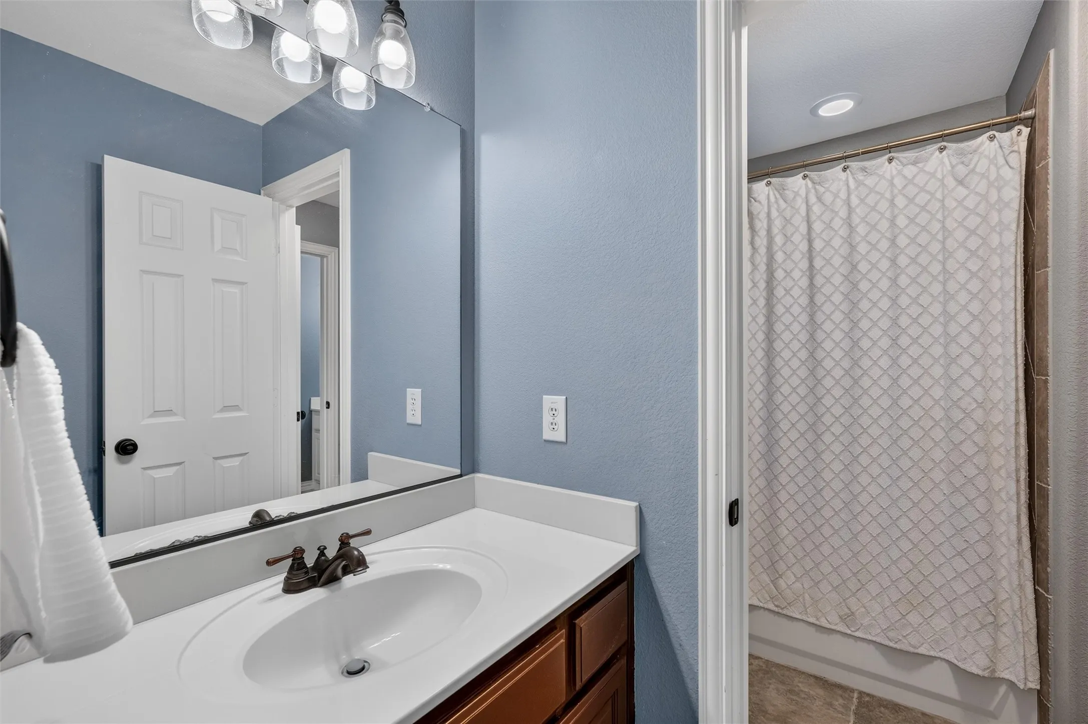 Single Family Residence For Sale in Collin County , 2346 Boxwood Drive, Allen, Texas 75013, 5 Bedroom, 4 Bathroom, 3 Garage spaces, 4,647 Sqft, built in 2008, mls#21359343, Real Estate Agent in Allen, Homes For Sale in Collin county, Homes For Sale in Allen, Realtor in Allen Texas, Real Estate Brokerage Independent Realty Texas, Luminita Cordes Realtor