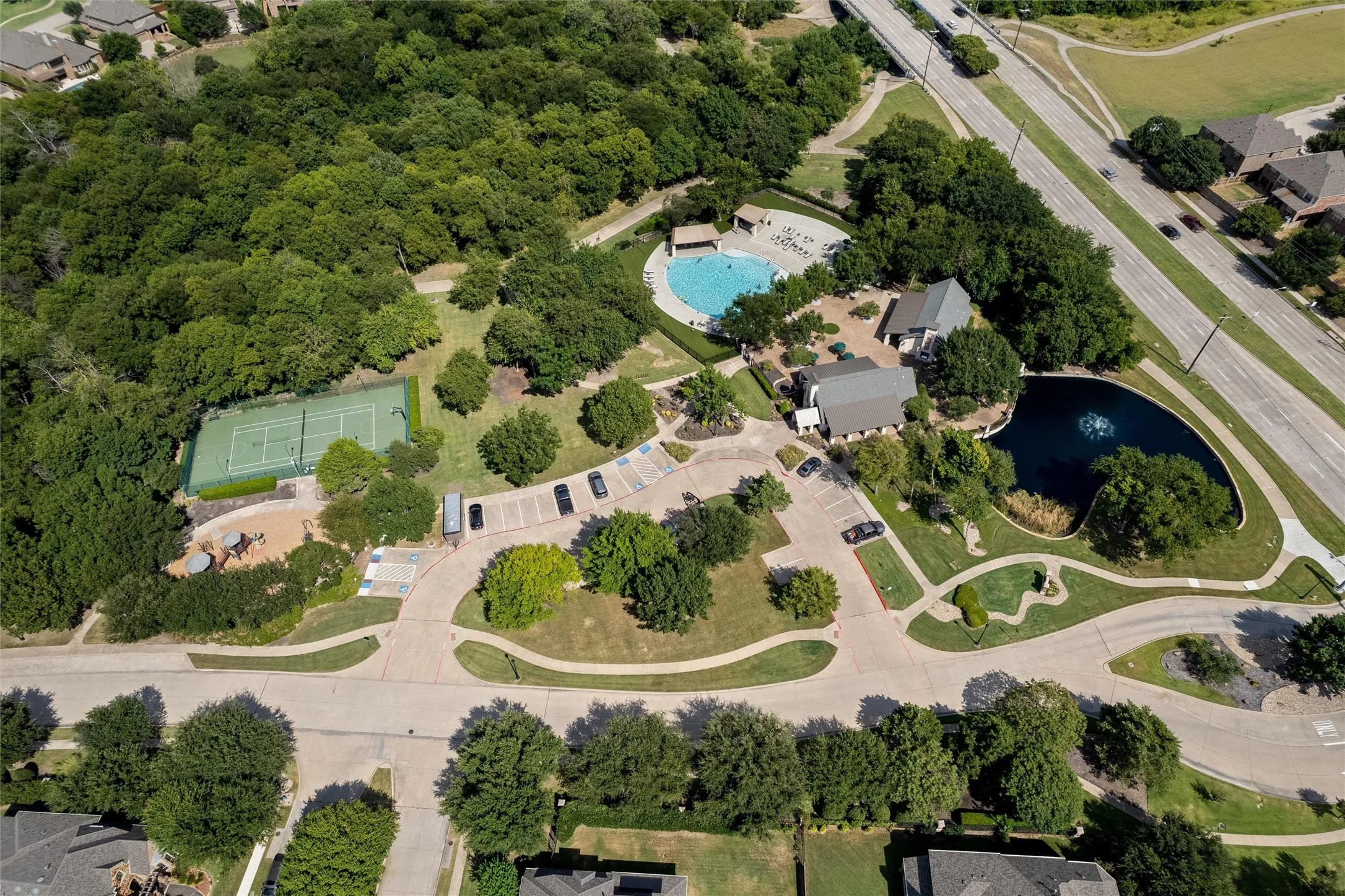 Single Family Residence For Sale in Collin County , 2346 Boxwood Drive, Allen, Texas 75013, 5 Bedroom, 4 Bathroom, 3 Garage spaces, 4,647 Sqft, built in 2008, mls#21359343, Real Estate Agent in Allen, Homes For Sale in Collin county, Homes For Sale in Allen, Realtor in Allen Texas, Real Estate Brokerage Independent Realty Texas, Luminita Cordes Realtor