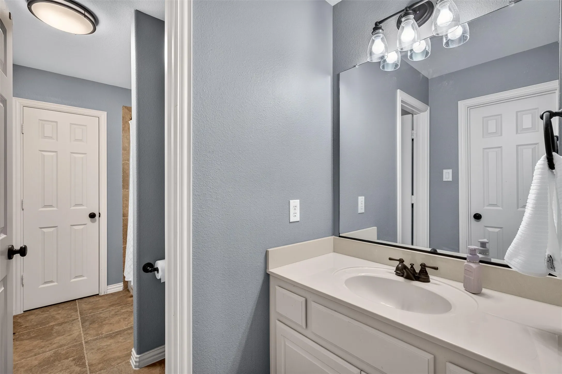 Single Family Residence For Sale in Collin County , 2346 Boxwood Drive, Allen, Texas 75013, 5 Bedroom, 4 Bathroom, 3 Garage spaces, 4,647 Sqft, built in 2008, mls#21359343, Real Estate Agent in Allen, Homes For Sale in Collin county, Homes For Sale in Allen, Realtor in Allen Texas, Real Estate Brokerage Independent Realty Texas, Luminita Cordes Realtor