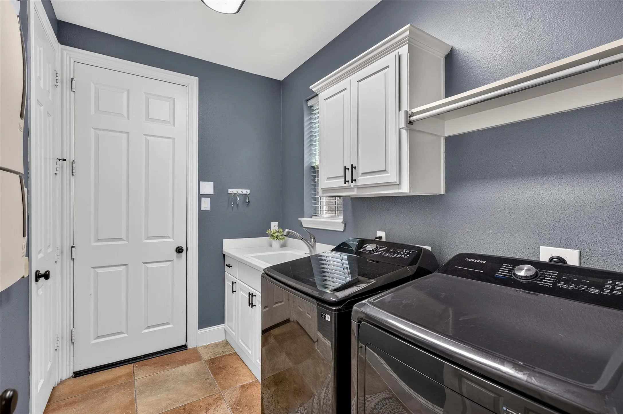 Single Family Residence For Sale in Collin County , 2346 Boxwood Drive, Allen, Texas 75013, 5 Bedroom, 4 Bathroom, 3 Garage spaces, 4,647 Sqft, built in 2008, mls#21359343, Real Estate Agent in Allen, Homes For Sale in Collin county, Homes For Sale in Allen, Realtor in Allen Texas, Real Estate Brokerage Independent Realty Texas, Luminita Cordes Realtor