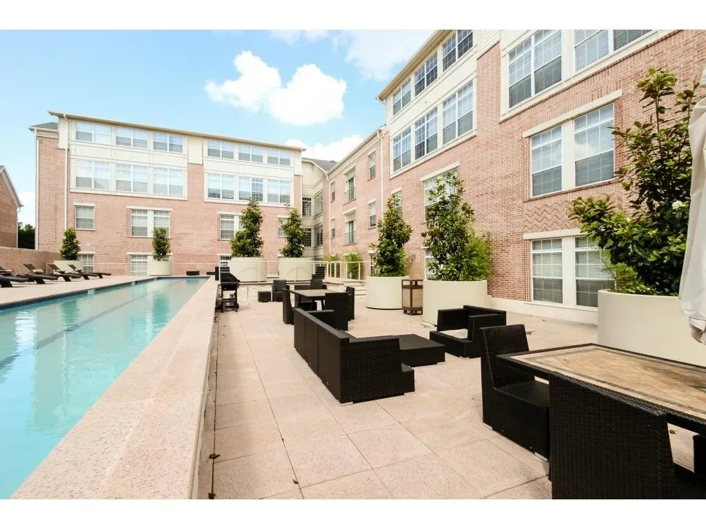 Community pool