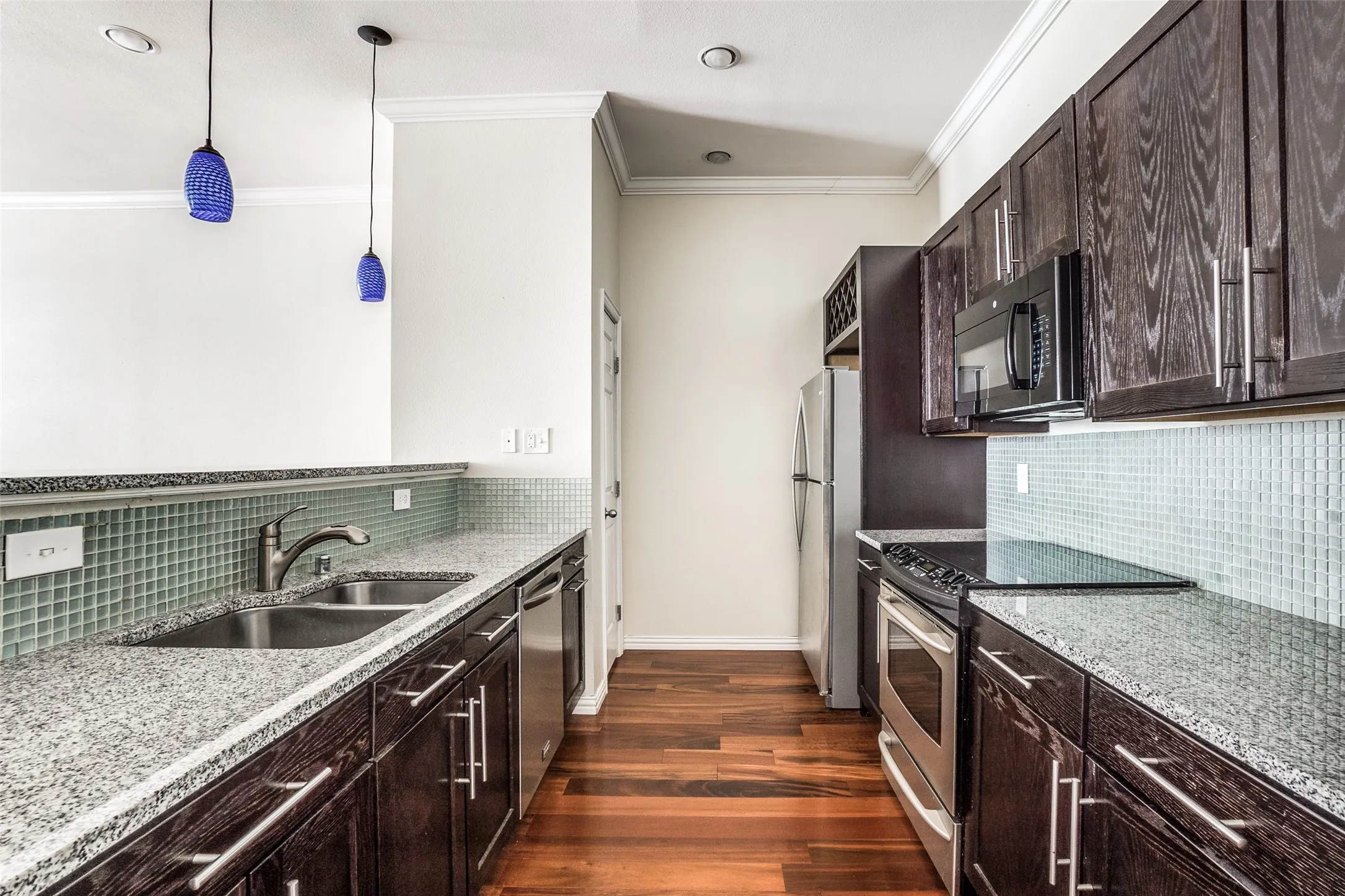 Condominium For Sale in Dallas County , 2305 Worthington Street 135, Dallas, Texas 75204, 1 Bedroom, 1 Bathroom, 1 Garage spaces, 852 Sqft, built in 1999, mls#21359813, Real Estate Agent in Dallas, Homes For Sale in Dallas county, Homes For Sale in Dallas, Realtor in Dallas Texas, Real Estate Brokerage Independent Realty Texas, Luminita Cordes Realtor