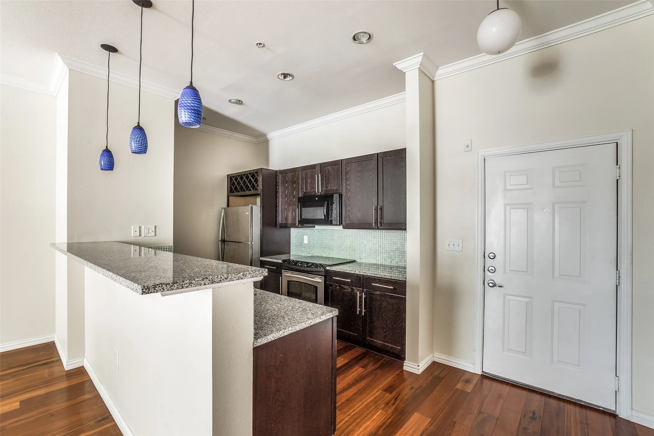 Condominium For Sale in Dallas County , 2305 Worthington Street 135, Dallas, Texas 75204, 1 Bedroom, 1 Bathroom, 1 Garage spaces, 852 Sqft, built in 1999, mls#21359813, Real Estate Agent in Dallas, Homes For Sale in Dallas county, Homes For Sale in Dallas, Realtor in Dallas Texas, Real Estate Brokerage Independent Realty Texas, Luminita Cordes Realtor