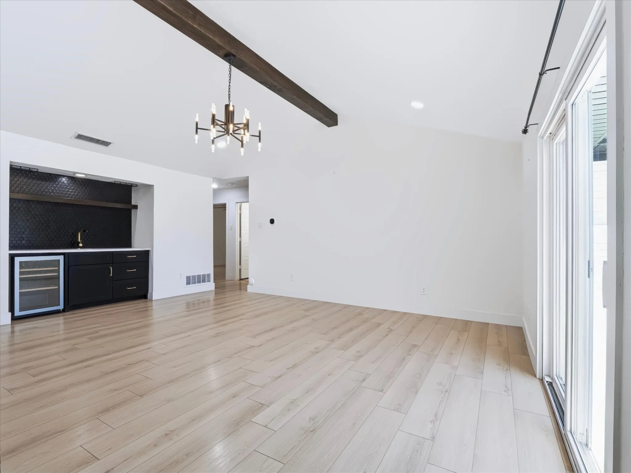Single Family Residence For Sale in Denton County , 2216 Stonebrook Drive, Carrollton, Texas 75007, 3 Bedroom, 2 Bathroom, 2 Garage spaces, 1,752 Sqft, built in 1977, mls#21358908, Real Estate Agent in Carrollton, Homes For Sale in Denton county, Homes For Sale in Carrollton, Realtor in Carrollton Texas, Real Estate Brokerage Independent Realty Texas, Luminita Cordes Realtor