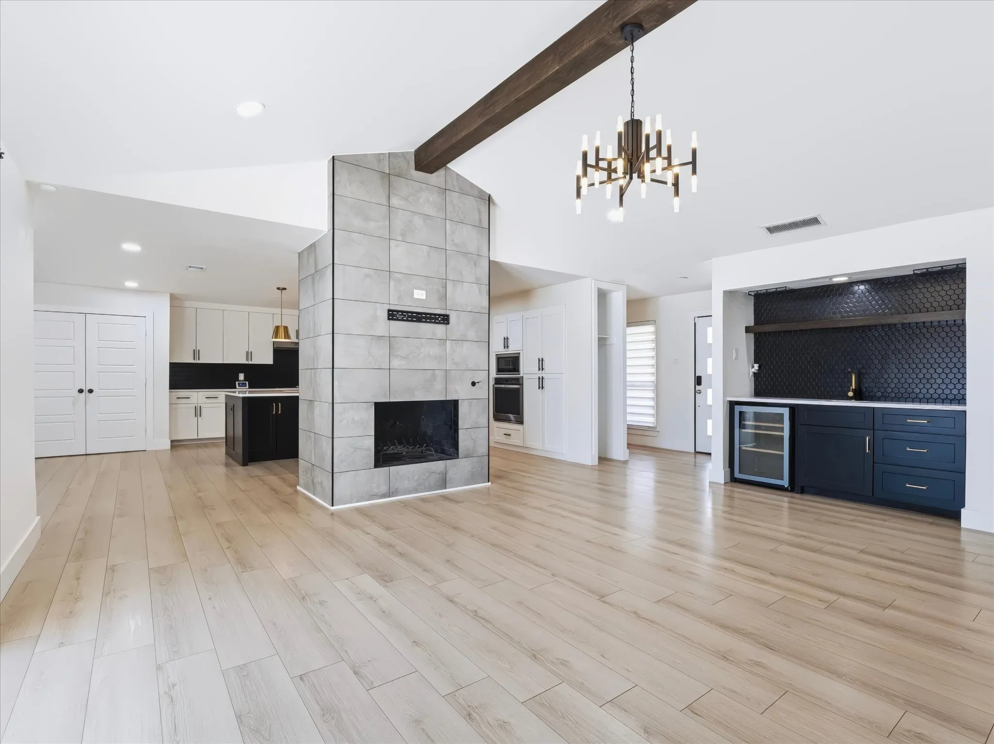 Single Family Residence For Sale in Denton County , 2216 Stonebrook Drive, Carrollton, Texas 75007, 3 Bedroom, 2 Bathroom, 2 Garage spaces, 1,752 Sqft, built in 1977, mls#21358908, Real Estate Agent in Carrollton, Homes For Sale in Denton county, Homes For Sale in Carrollton, Realtor in Carrollton Texas, Real Estate Brokerage Independent Realty Texas, Luminita Cordes Realtor