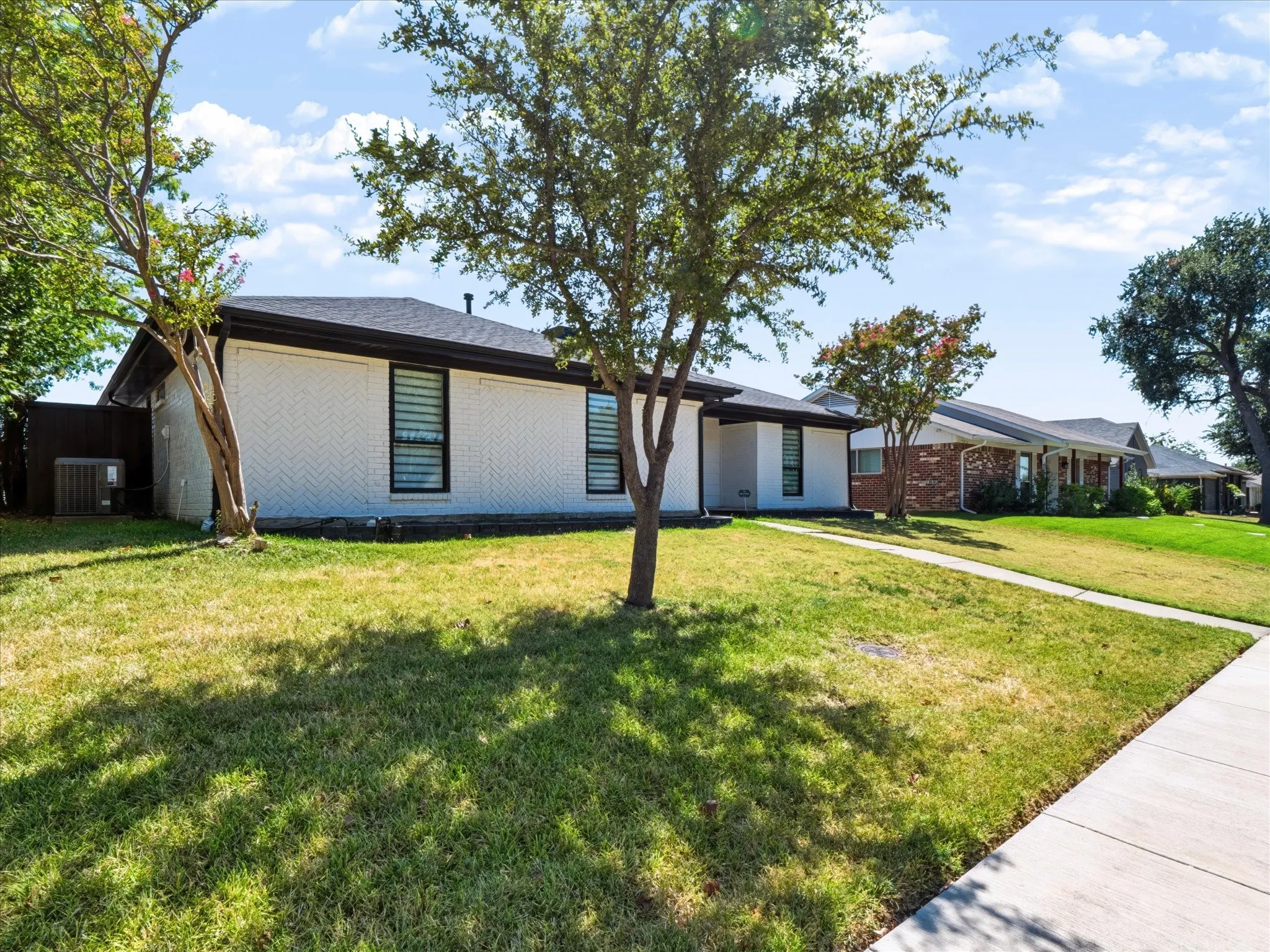 Single Family Residence For Sale in Denton County , 2216 Stonebrook Drive, Carrollton, Texas 75007, 3 Bedroom, 2 Bathroom, 2 Garage spaces, 1,752 Sqft, built in 1977, mls#21358908, Real Estate Agent in Carrollton, Homes For Sale in Denton county, Homes For Sale in Carrollton, Realtor in Carrollton Texas, Real Estate Brokerage Independent Realty Texas, Luminita Cordes Realtor
