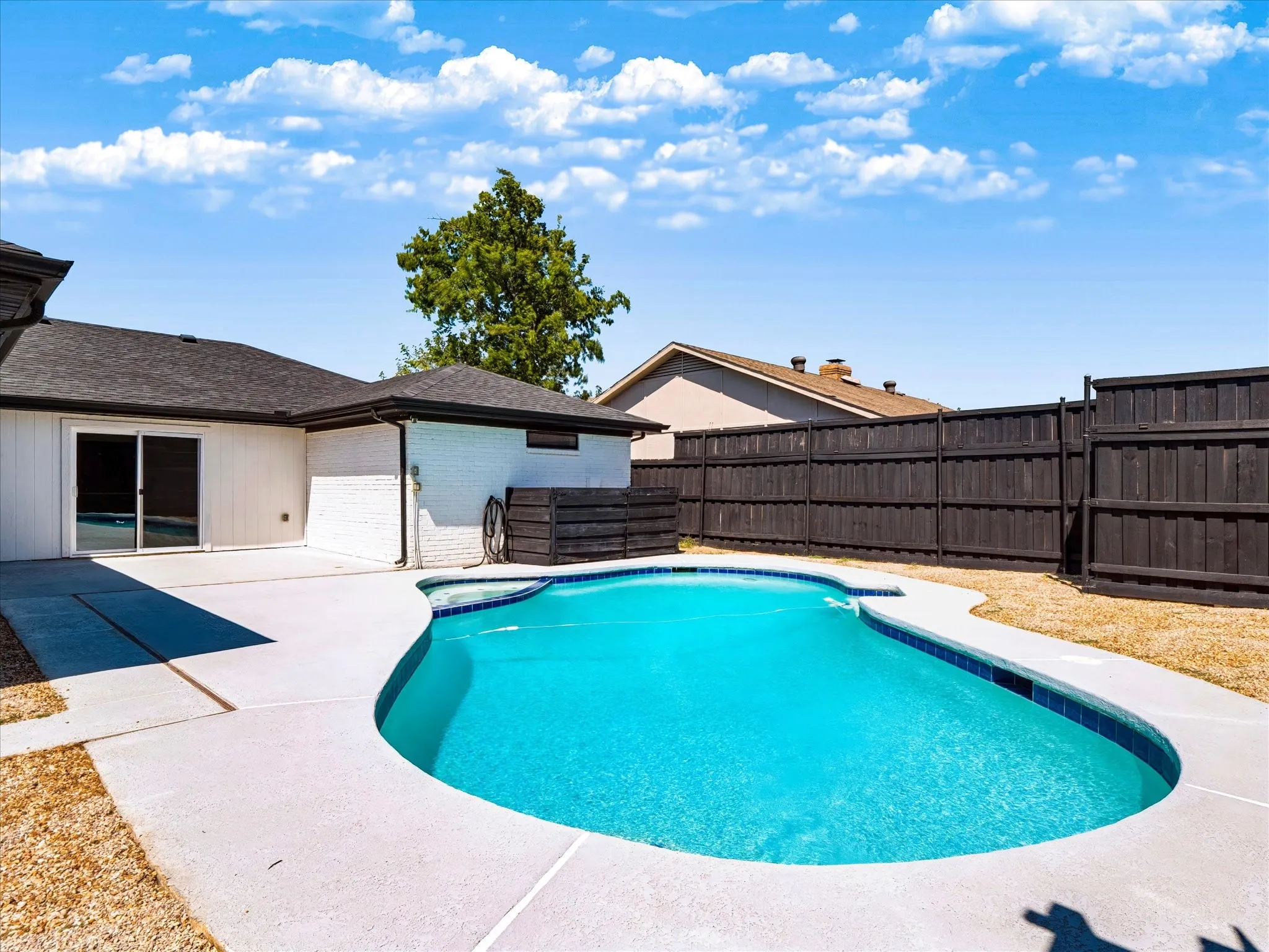 Single Family Residence For Sale in Denton County , 2216 Stonebrook Drive, Carrollton, Texas 75007, 3 Bedroom, 2 Bathroom, 2 Garage spaces, 1,752 Sqft, built in 1977, mls#21358908, Real Estate Agent in Carrollton, Homes For Sale in Denton county, Homes For Sale in Carrollton, Realtor in Carrollton Texas, Real Estate Brokerage Independent Realty Texas, Luminita Cordes Realtor