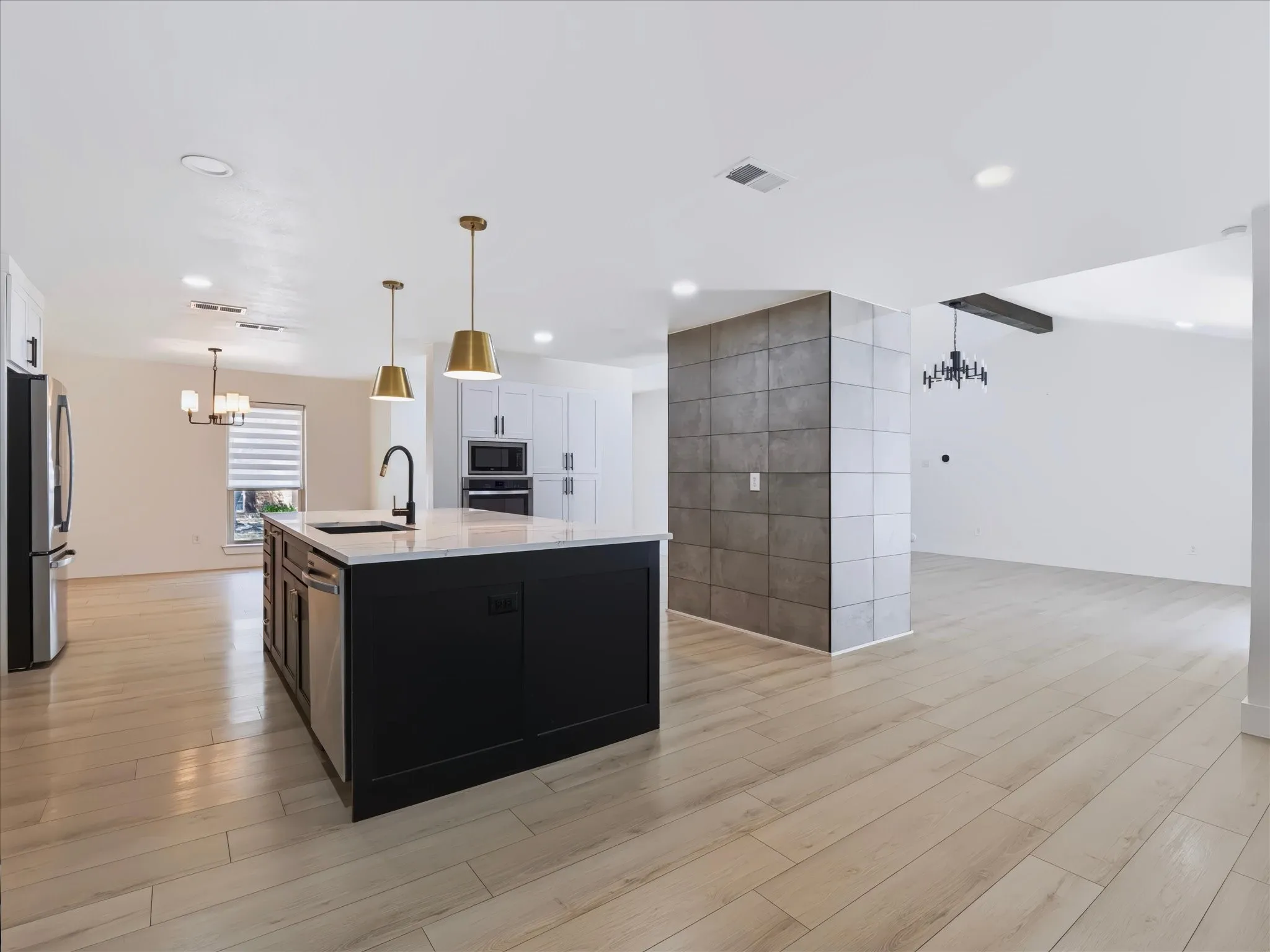 Single Family Residence For Sale in Denton County , 2216 Stonebrook Drive, Carrollton, Texas 75007, 3 Bedroom, 2 Bathroom, 2 Garage spaces, 1,752 Sqft, built in 1977, mls#21358908, Real Estate Agent in Carrollton, Homes For Sale in Denton county, Homes For Sale in Carrollton, Realtor in Carrollton Texas, Real Estate Brokerage Independent Realty Texas, Luminita Cordes Realtor