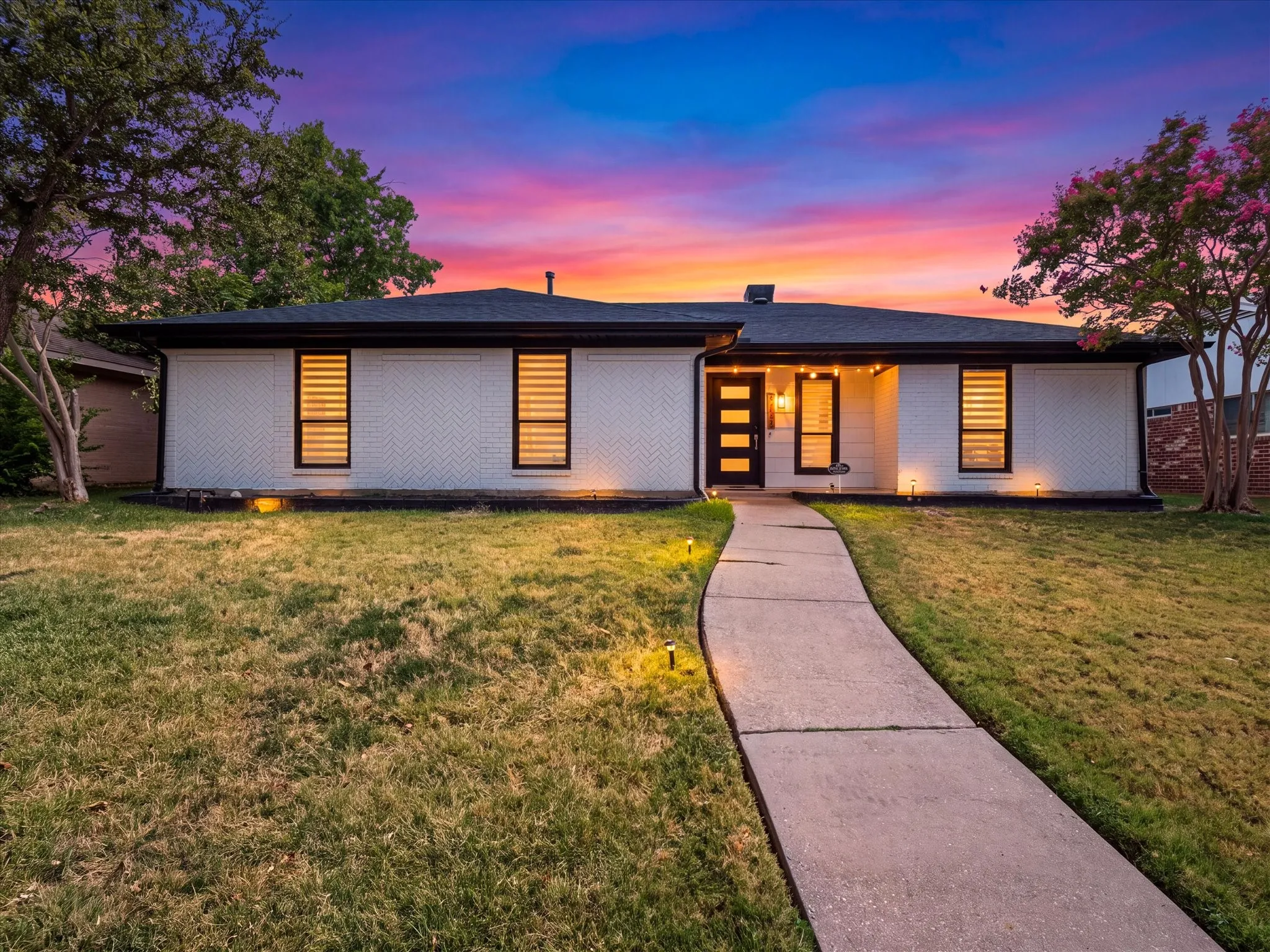 Single Family Residence For Sale in Denton County , 2216 Stonebrook Drive, Carrollton, Texas 75007, 3 Bedroom, 2 Bathroom, 2 Garage spaces, 1,752 Sqft, built in 1977, mls#21358908, Real Estate Agent in Carrollton, Homes For Sale in Denton county, Homes For Sale in Carrollton, Realtor in Carrollton Texas, Real Estate Brokerage Independent Realty Texas, Luminita Cordes Realtor