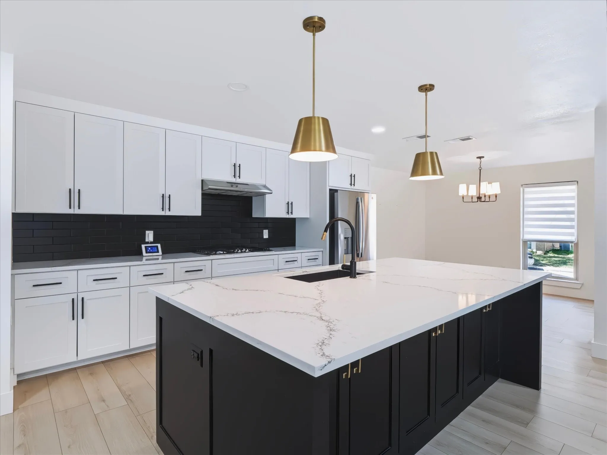 Single Family Residence For Sale in Denton County , 2216 Stonebrook Drive, Carrollton, Texas 75007, 3 Bedroom, 2 Bathroom, 2 Garage spaces, 1,752 Sqft, built in 1977, mls#21358908, Real Estate Agent in Carrollton, Homes For Sale in Denton county, Homes For Sale in Carrollton, Realtor in Carrollton Texas, Real Estate Brokerage Independent Realty Texas, Luminita Cordes Realtor