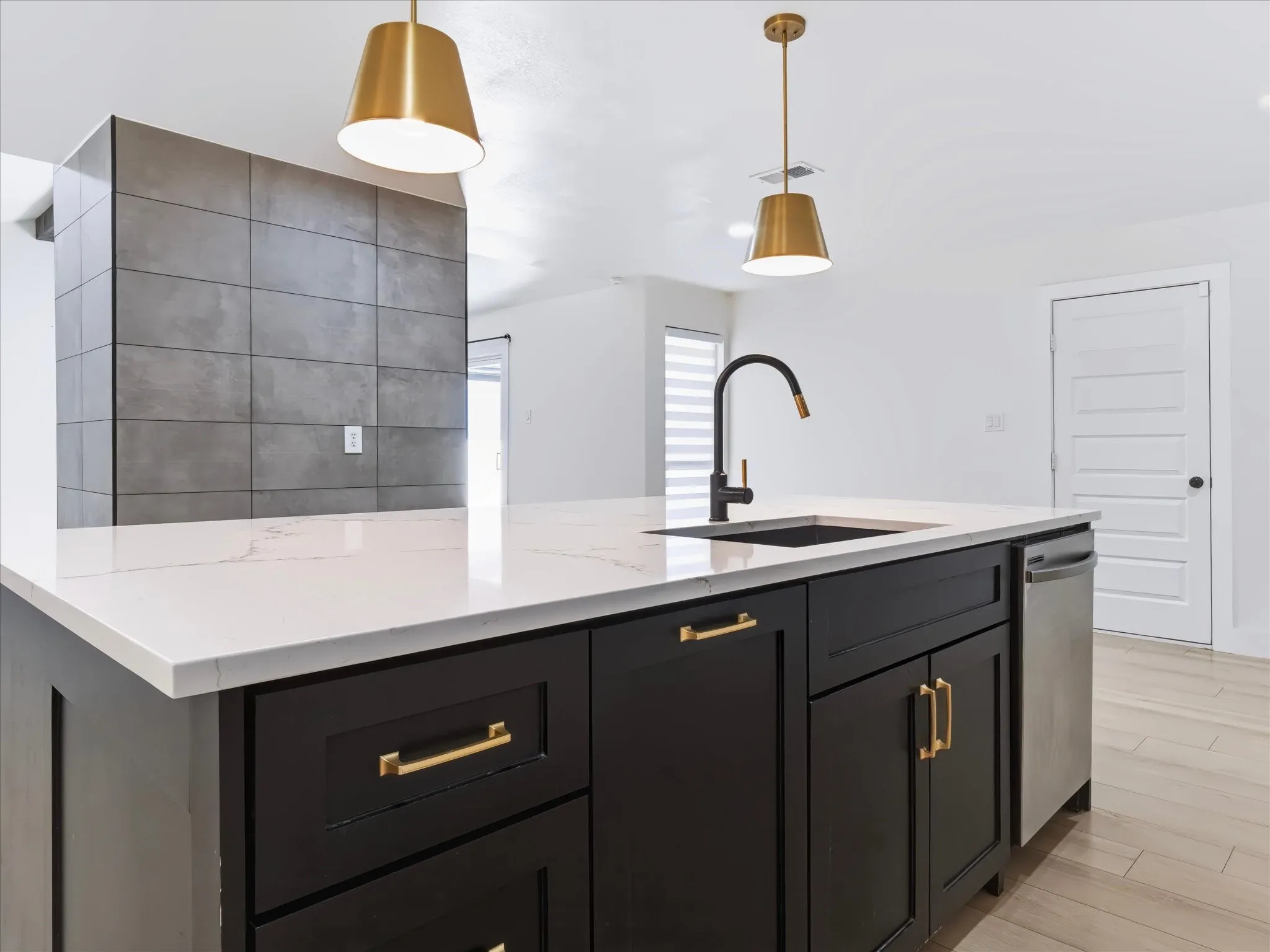 Single Family Residence For Sale in Denton County , 2216 Stonebrook Drive, Carrollton, Texas 75007, 3 Bedroom, 2 Bathroom, 2 Garage spaces, 1,752 Sqft, built in 1977, mls#21358908, Real Estate Agent in Carrollton, Homes For Sale in Denton county, Homes For Sale in Carrollton, Realtor in Carrollton Texas, Real Estate Brokerage Independent Realty Texas, Luminita Cordes Realtor